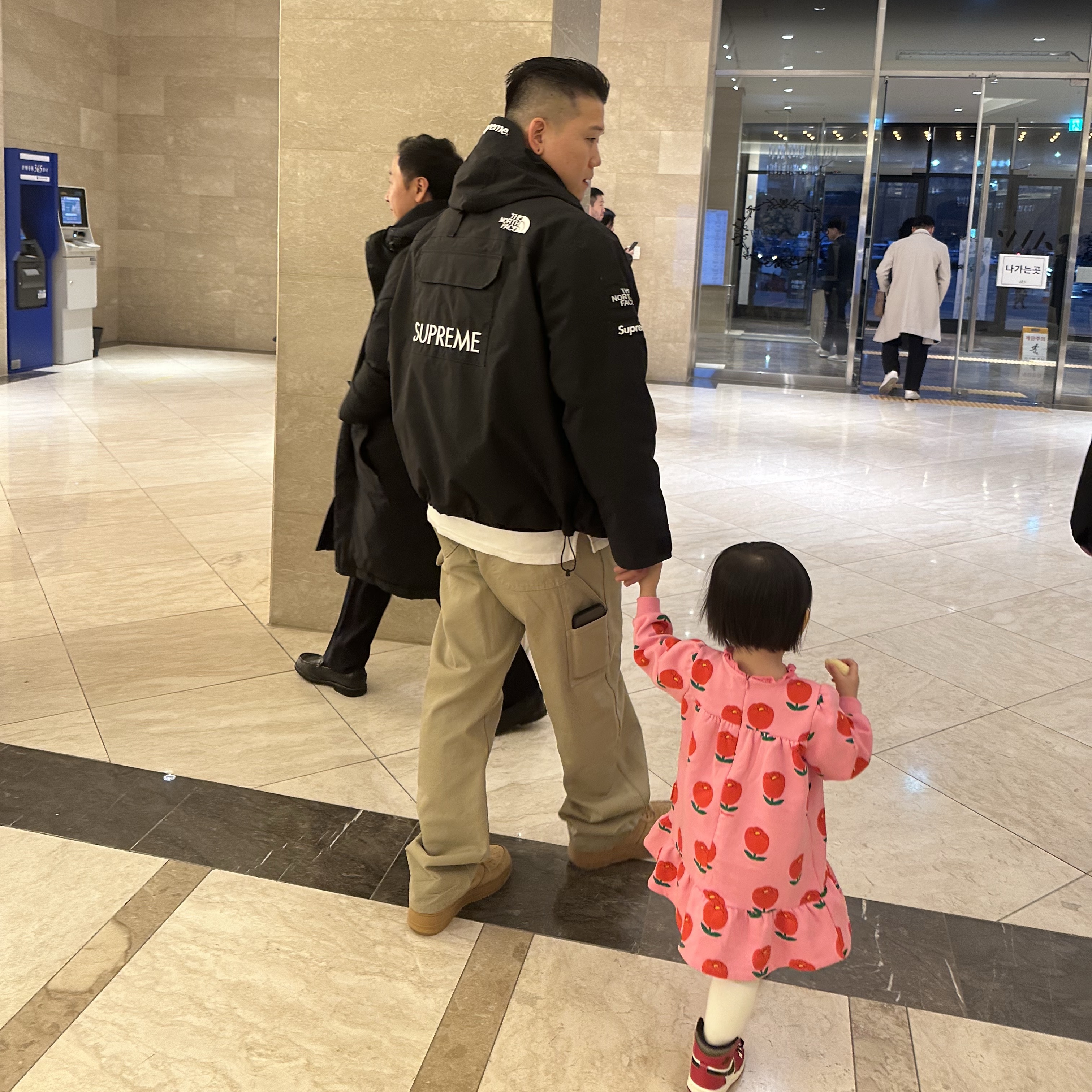 Supreme Mesh Pocket Cargo Jacket Black - 21SS, Nike x Supreme Air Force 1 Low Flax 착용 스타일 - 3