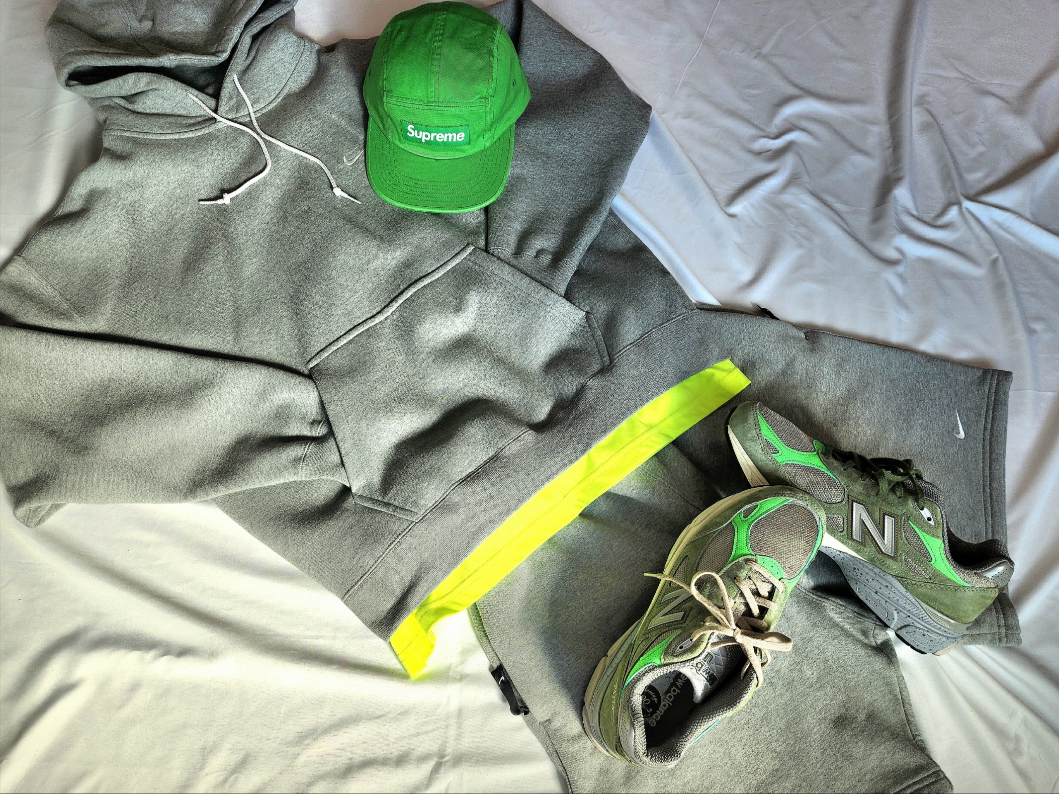 Supreme Washed Chino Twill Camp Cap Green - 24SS, New Balance x Patta 990v3 Made in USA Olive 착용 스타일 - 8