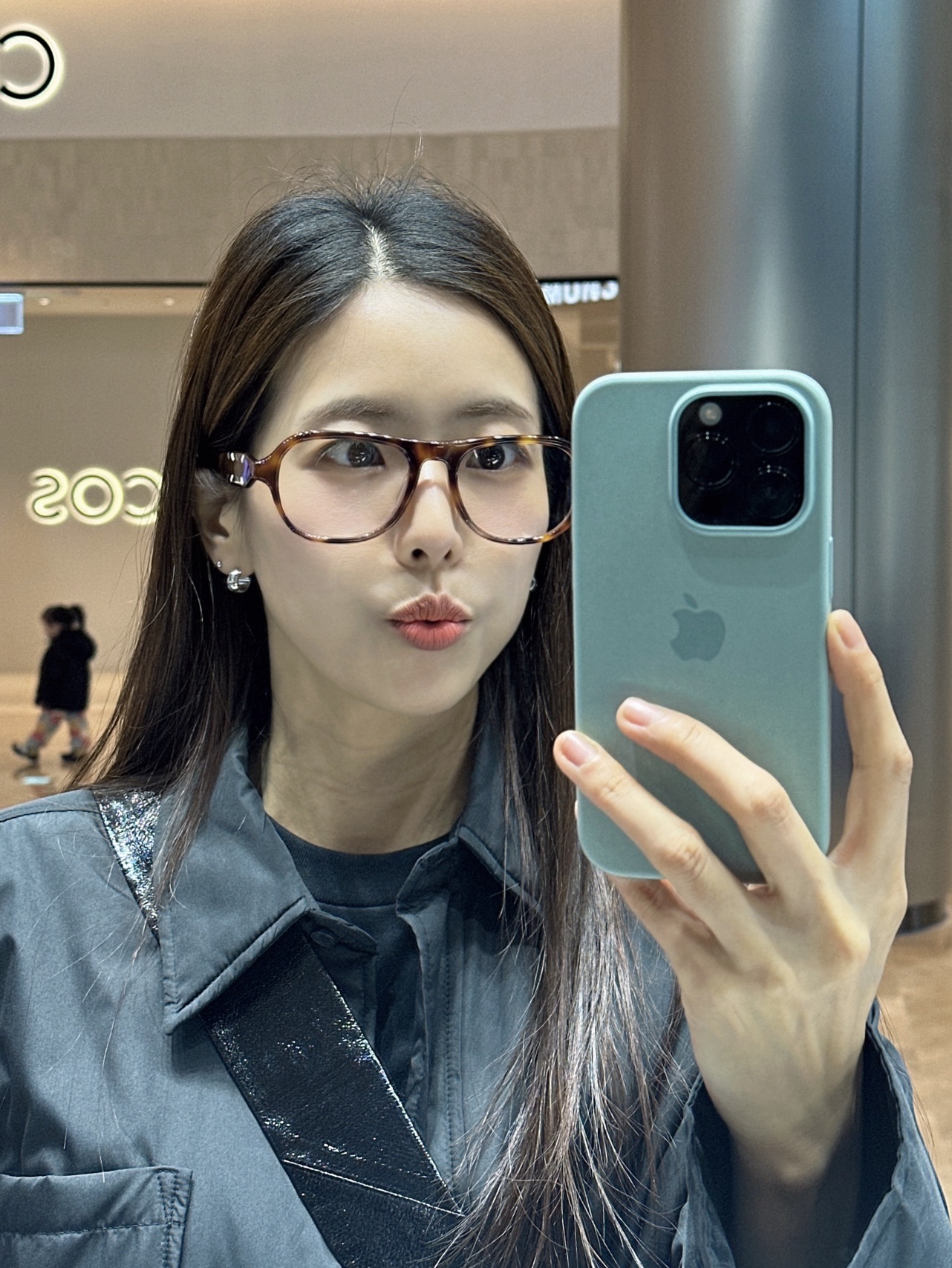 Gentle Monster x Maison Margiela MM113 Tortoiseshell Clear 착용 스타일 - 2
