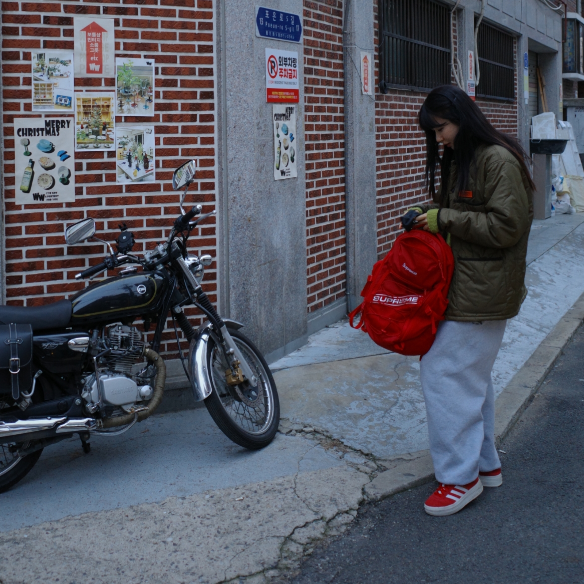 Supreme Backpack Red - 23FW, (W) Adidas Gazelle Bold Red White 착용 스타일