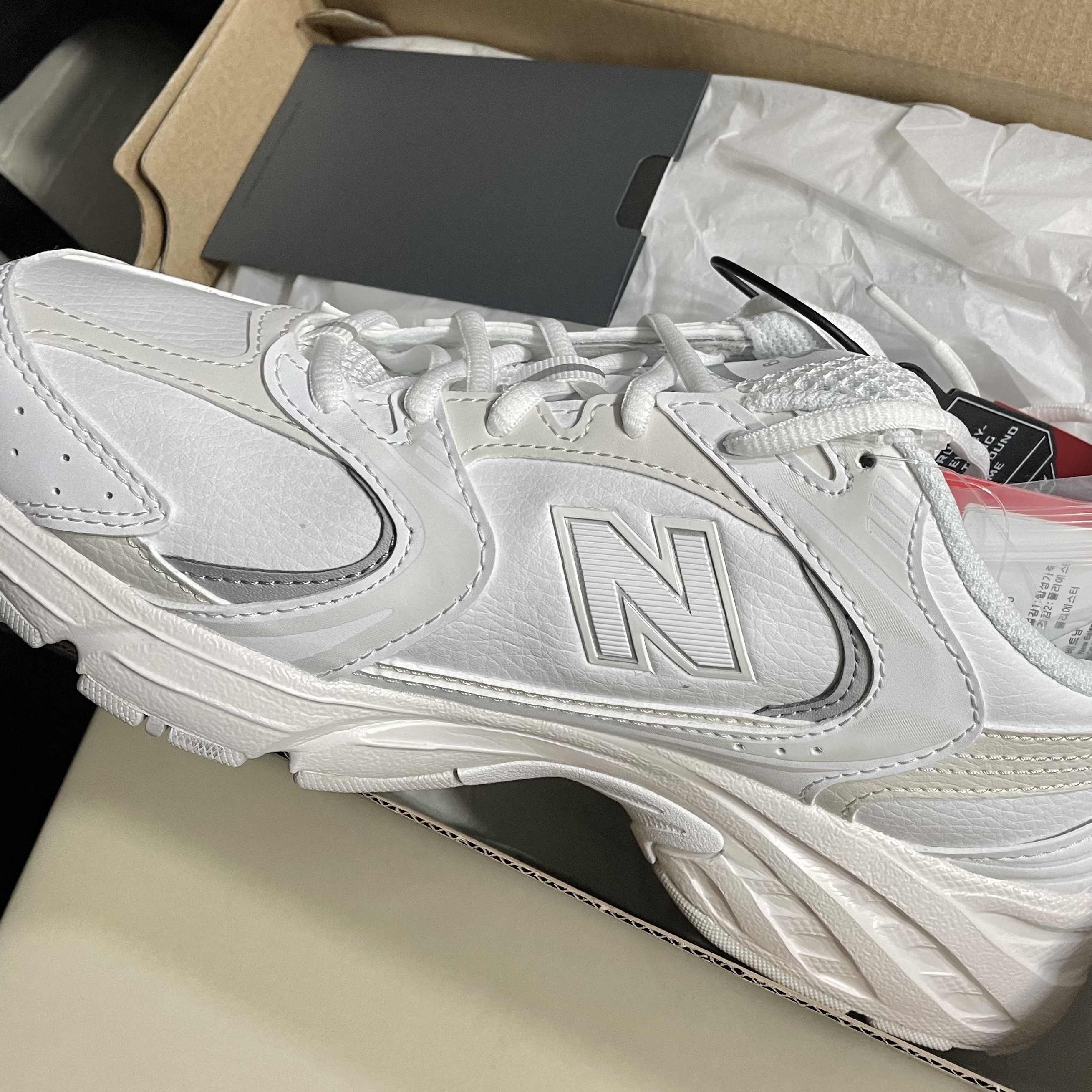 New Balance 530 White Cream 착용 스타일