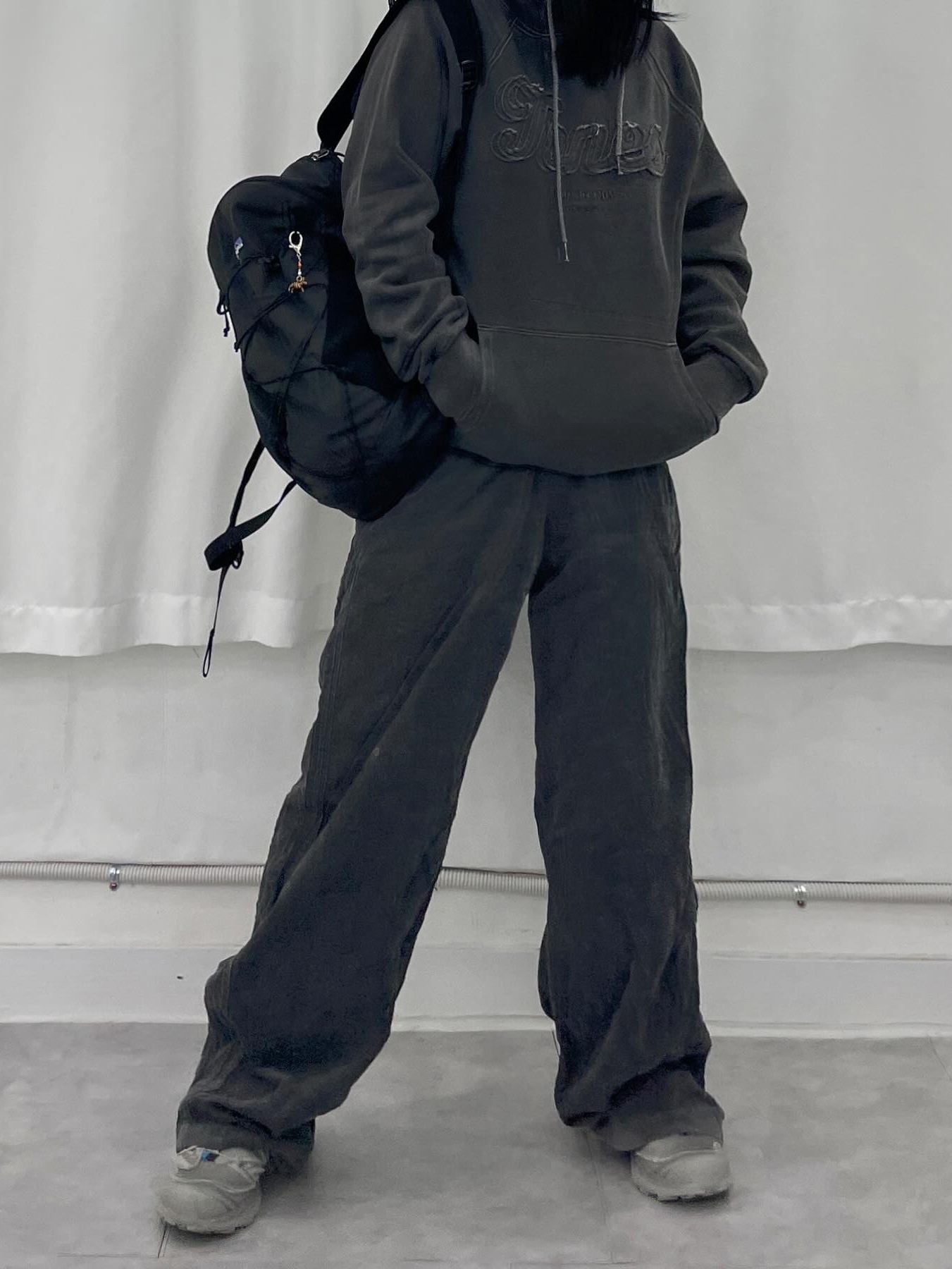Salomon XT-6 Ghost Gray Gray Flannel 착용 스타일 - 2