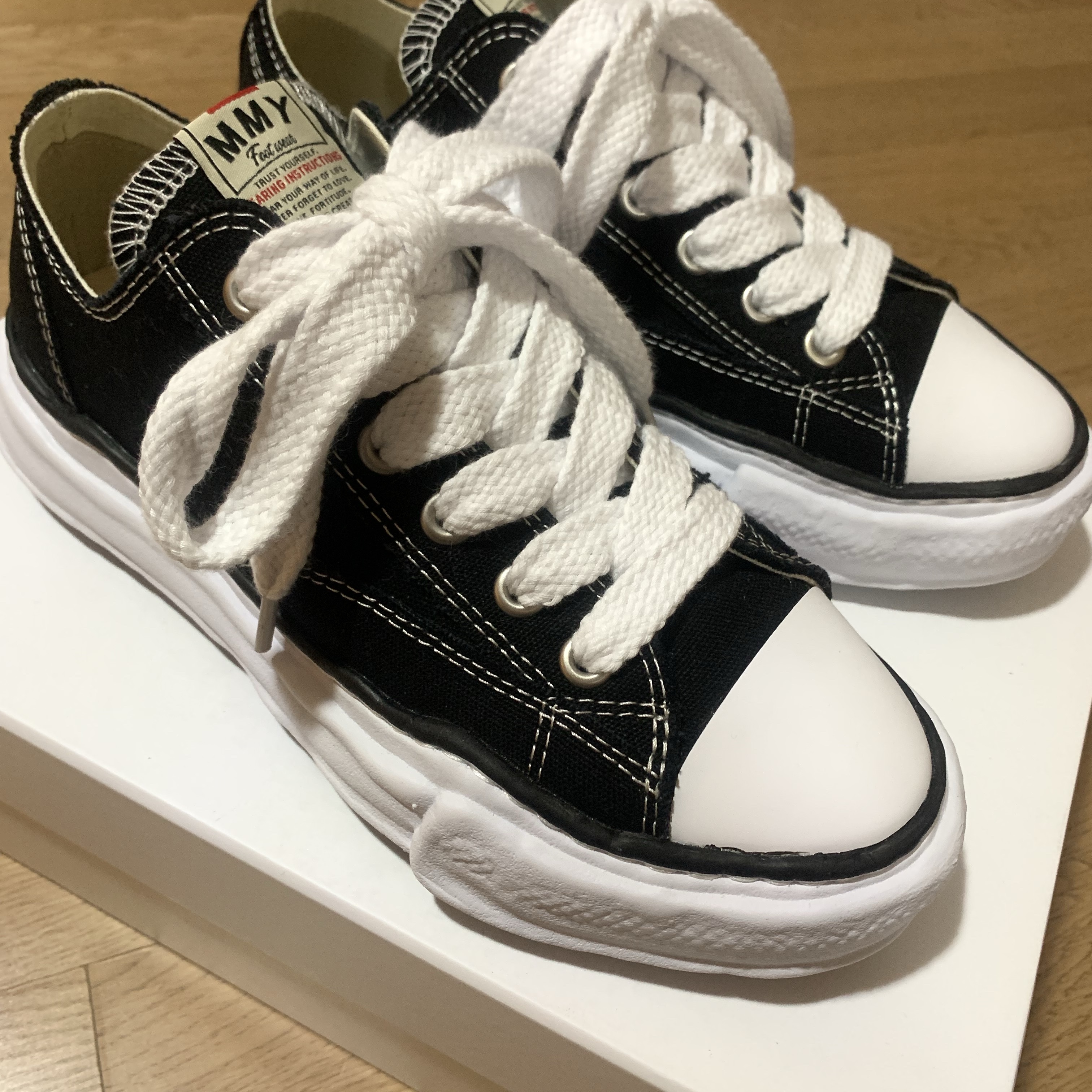 Maison Mihara Yasuhiro Peterson OG Sole Canvas Low Sneakers Black 착용 스타일 - 2