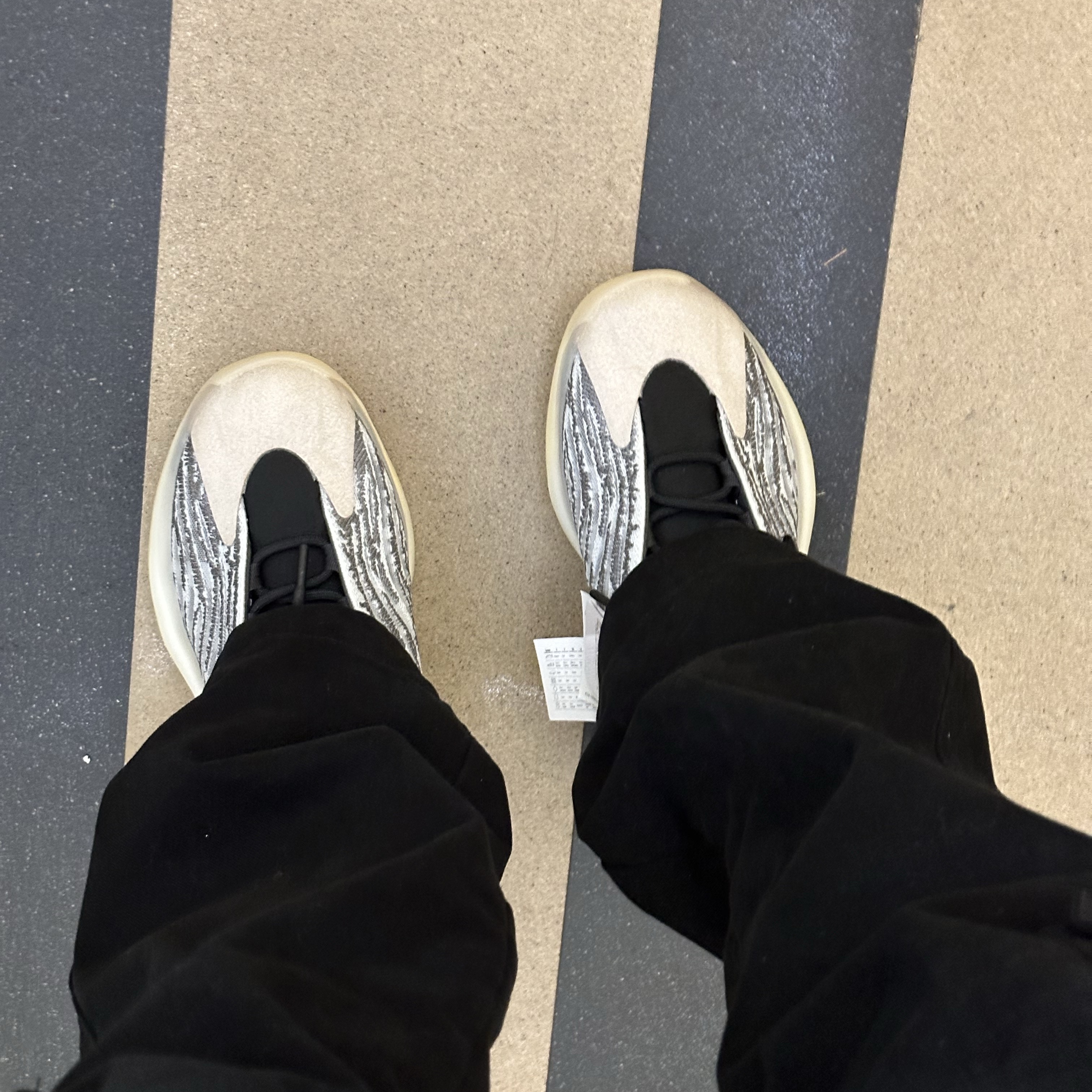 Adidas Yeezy QNTM Lifestyle, Adidas Yeezy Boost 350 V2 Beluga - Reflective 착용 스타일 - 1