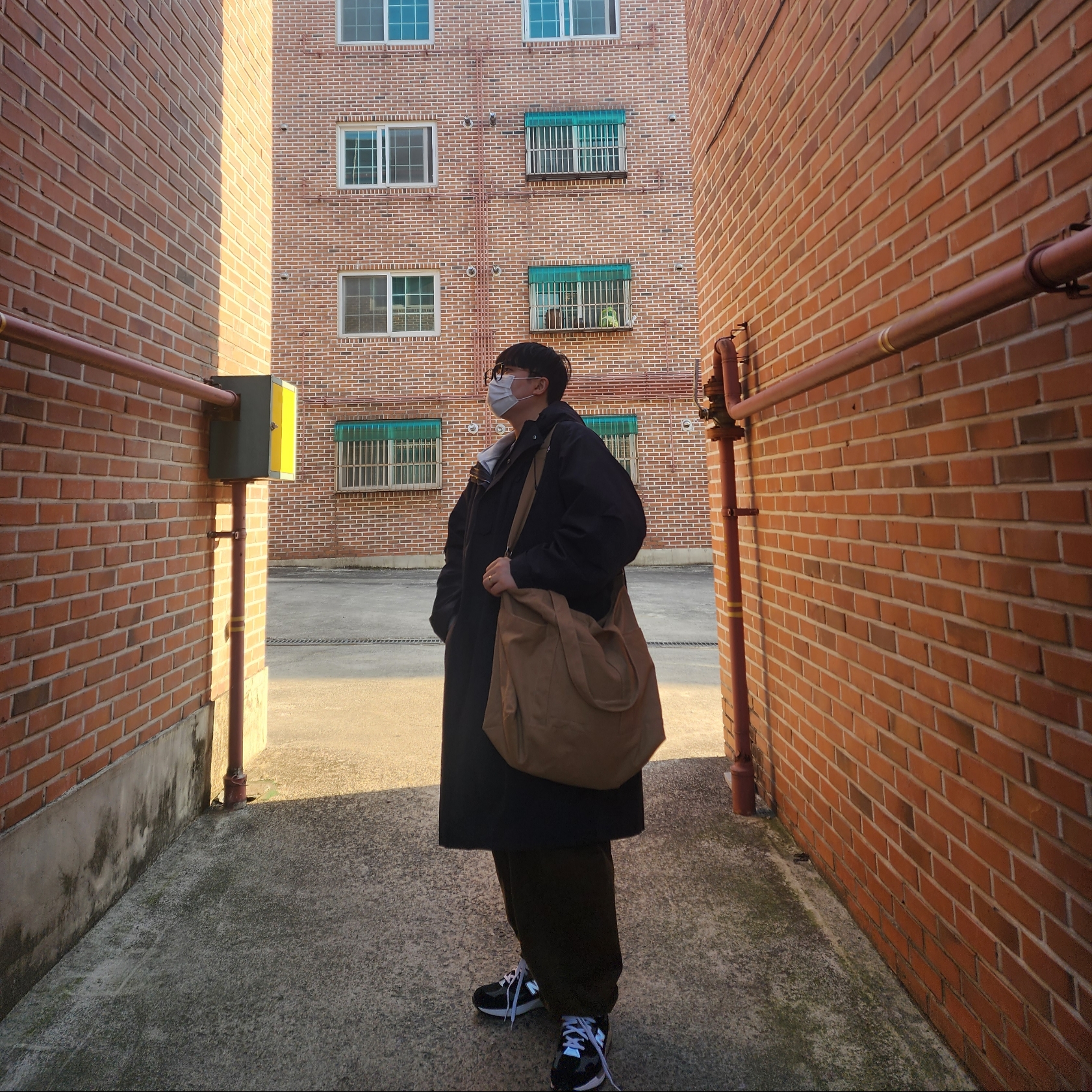 New Balance 992 Made in USA Black Grey, Ballute Nomad Hoodie Long Parka Dark Navy 착용 스타일 - 1