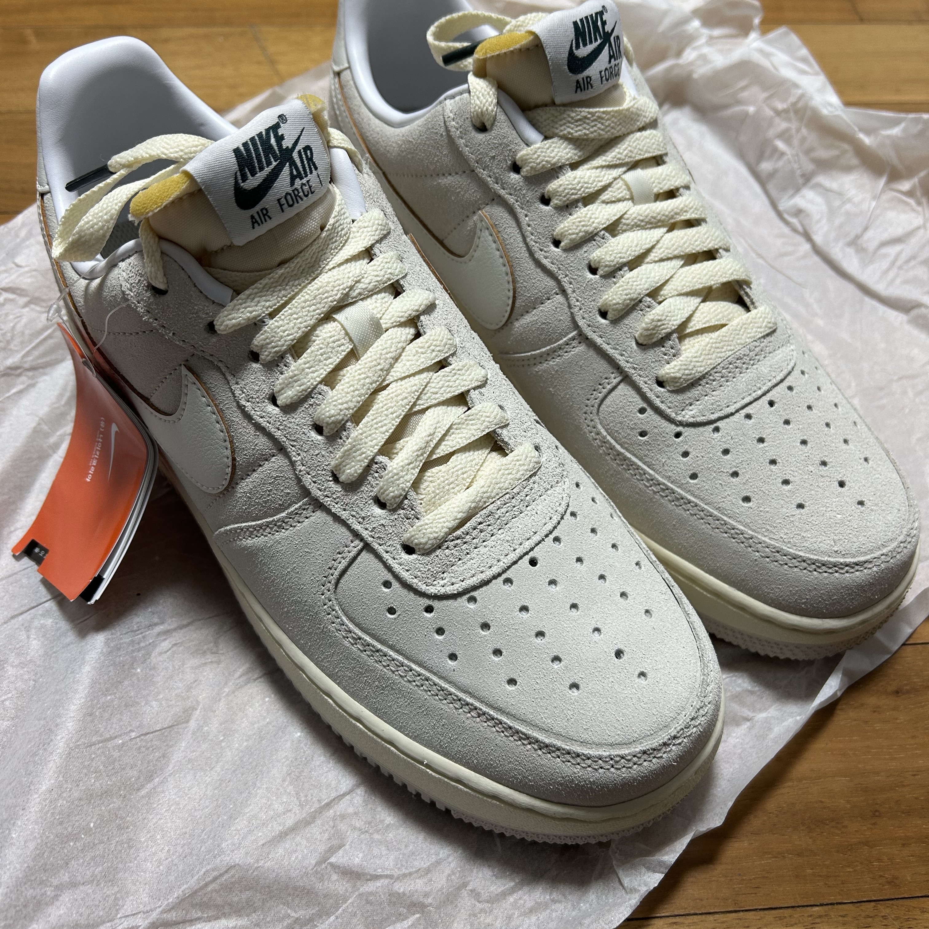 Nike Air Force 1 '07 Light Orewood Brown 착용 스타일 - 1
