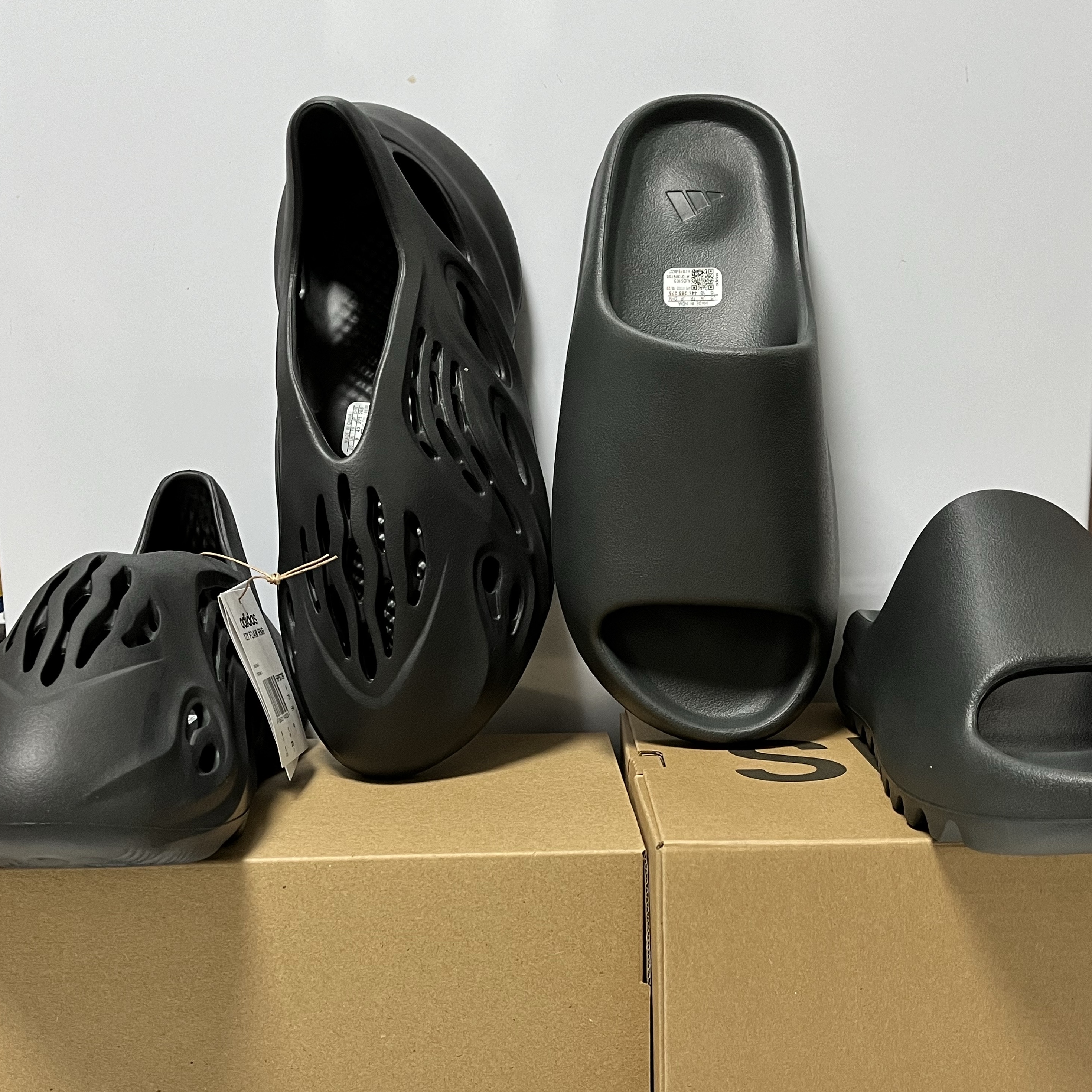 Adidas Yeezy Slide Dark Onyx 2024, Adidas Yeezy Foam RNNR Onyx 착용 스타일