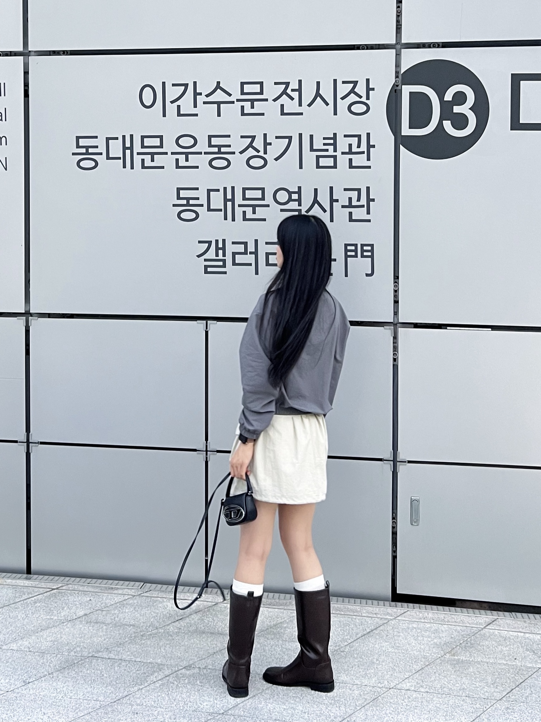Diesel 1DR Mini Bag Plaque Black 착용 스타일 - 3