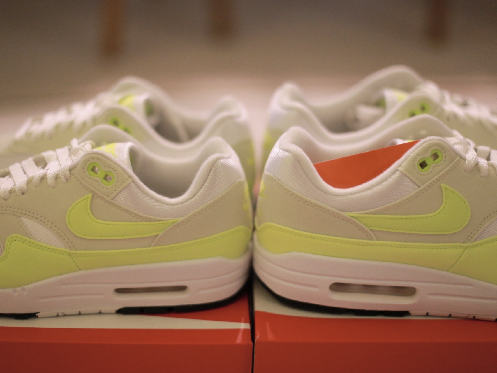 (W) Nike Air Max 1 Volt Sea Glass 착용 스타일 - 2