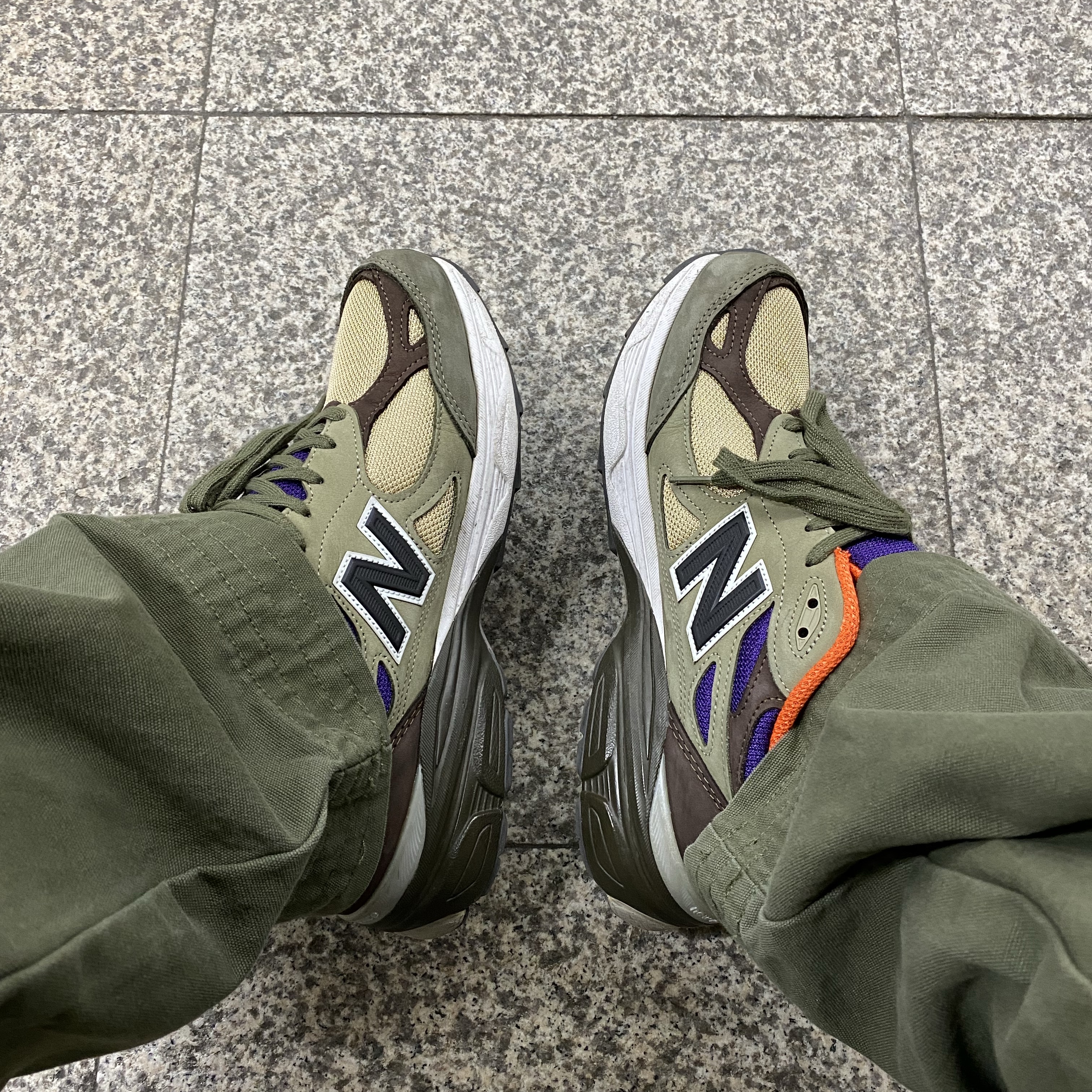 New Balance 990v3 Made in USA Tan Orange 착용 스타일