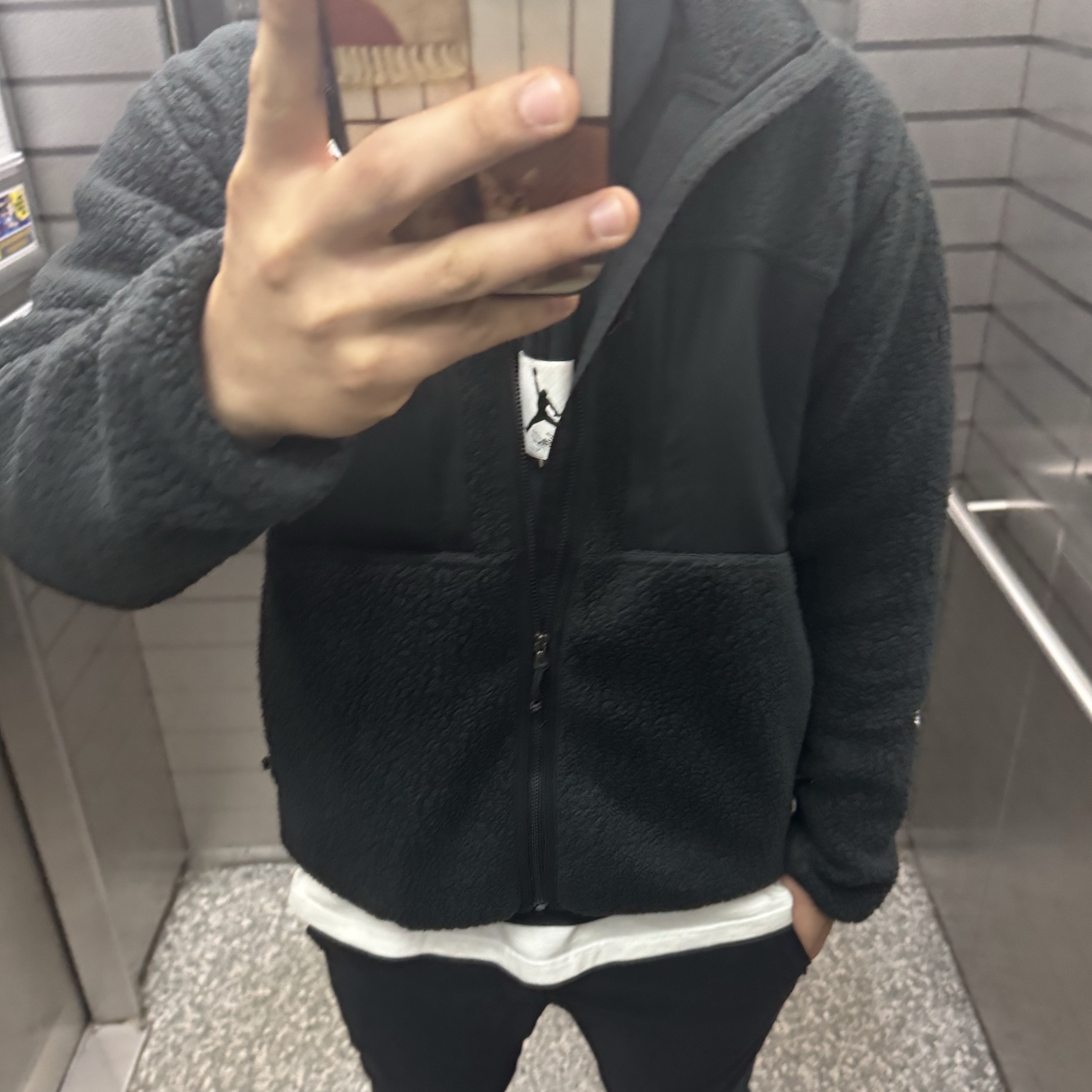 The North Face 1992 Nuptse Jacket Charcoal, Stone Island 63020 Crewneck Sweatshirt Light Grey - 22FW 착용 스타일 - 2