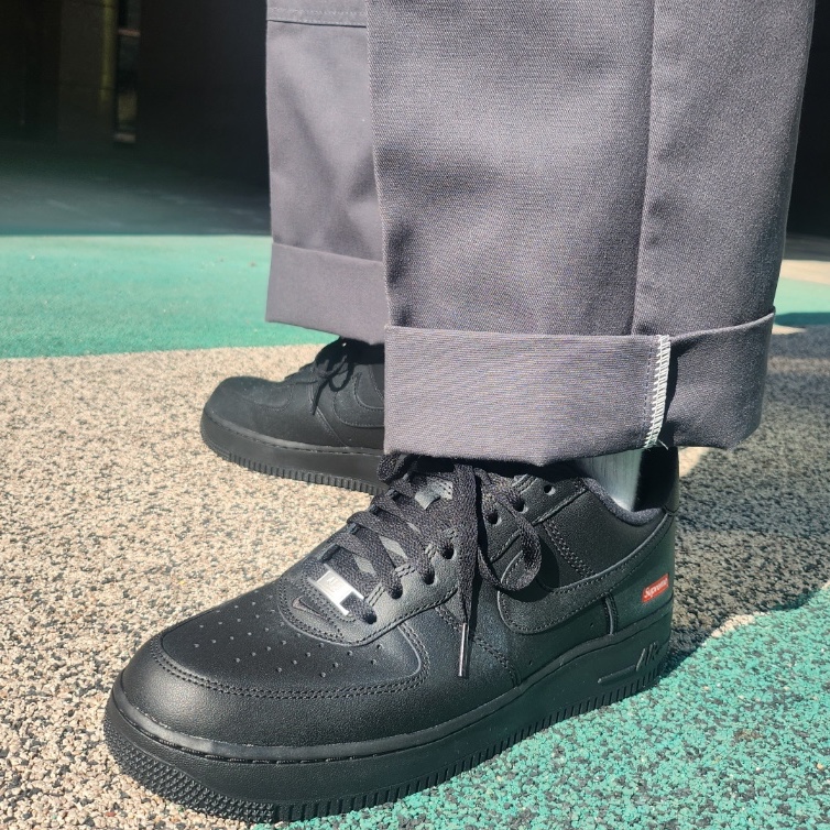 Nike x Supreme Air Force 1 Low Black 착용 스타일