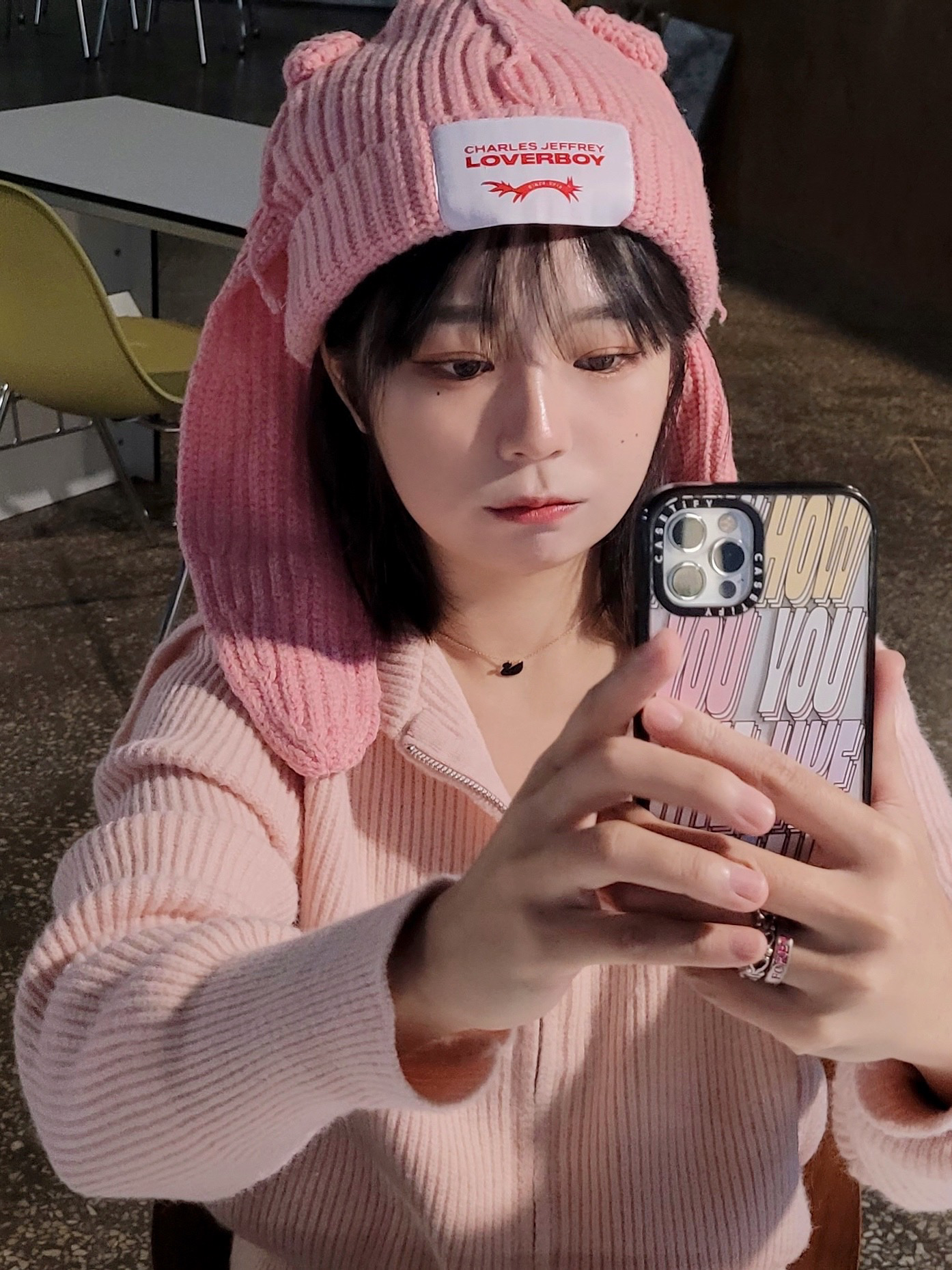 Charles Jeffrey Loverboy Chunky Rabbit Beanie Pink 착용 스타일 - 1