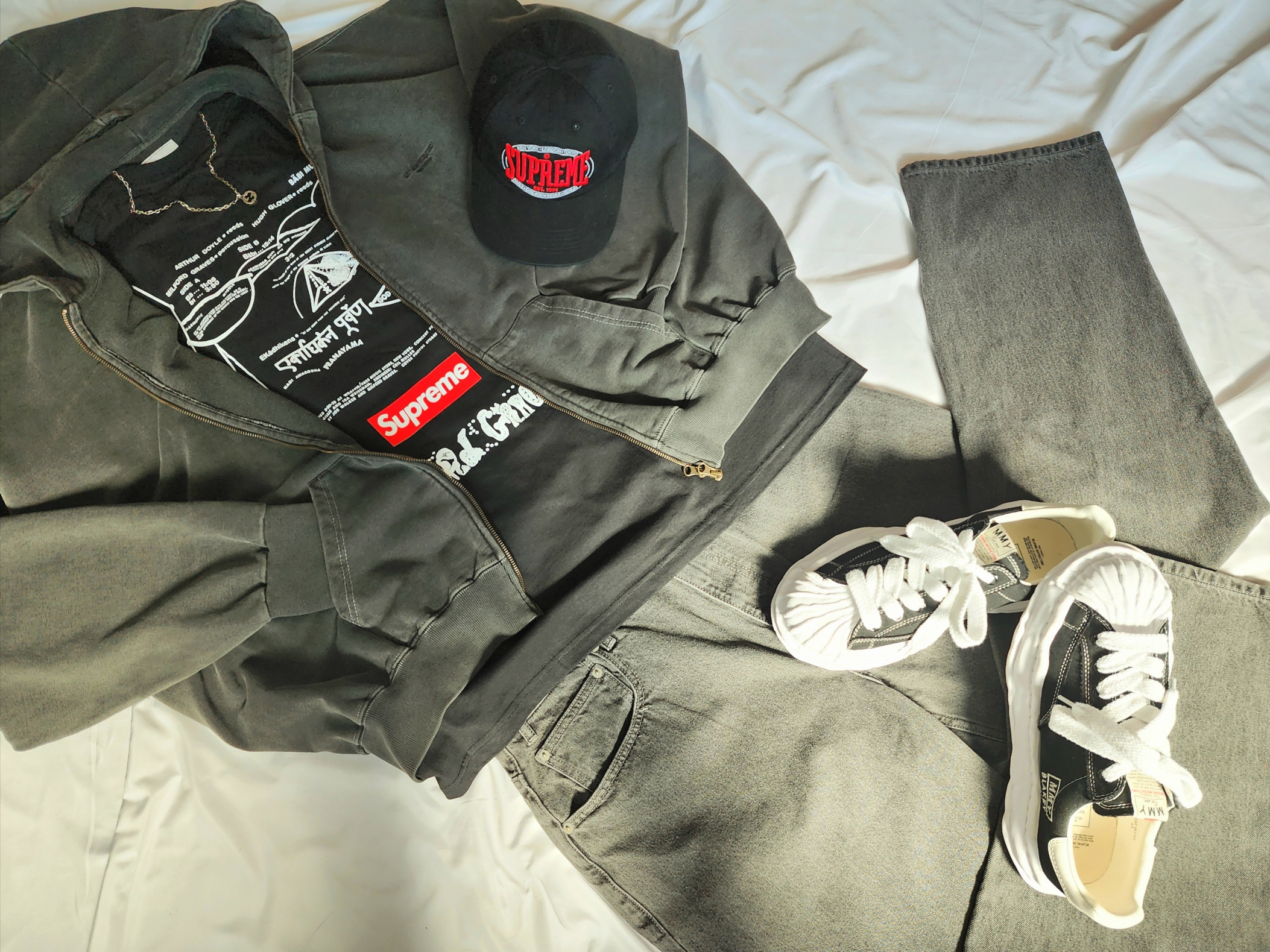 Maison Mihara Yasuhiro Blakey OG Sole Canvas Low-top Sneakers Black White, Supreme Milford Graves T-Shirt Black - 22FW 착용 스타일 - 2