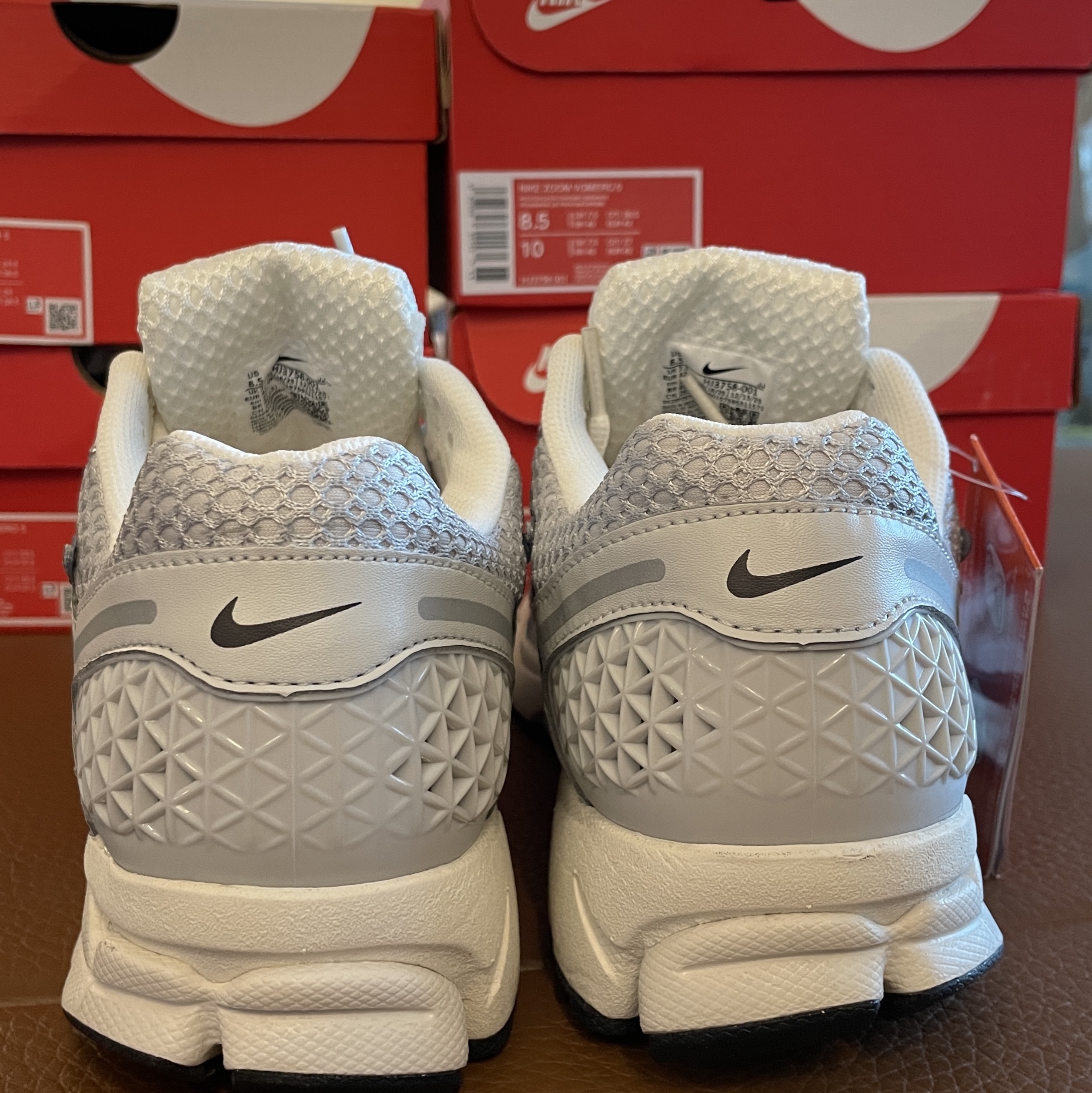 Nike Zoom Vomero 5 Photon Dust Gridiron 착용 스타일 - 3