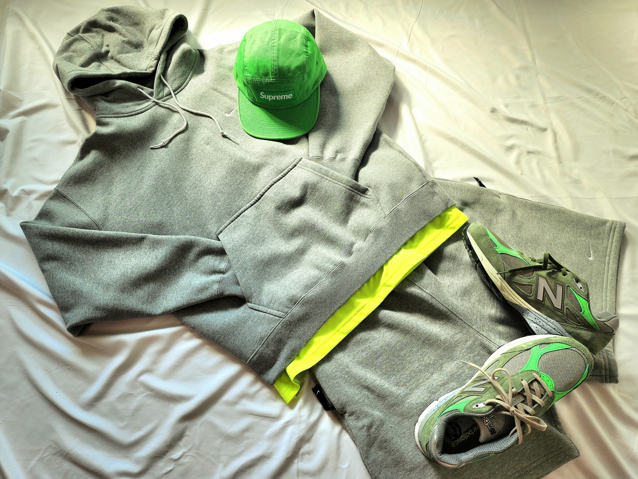 Supreme Washed Chino Twill Camp Cap Green - 24SS, New Balance x Patta 990v3 Made in USA Olive 착용 스타일 - 6
