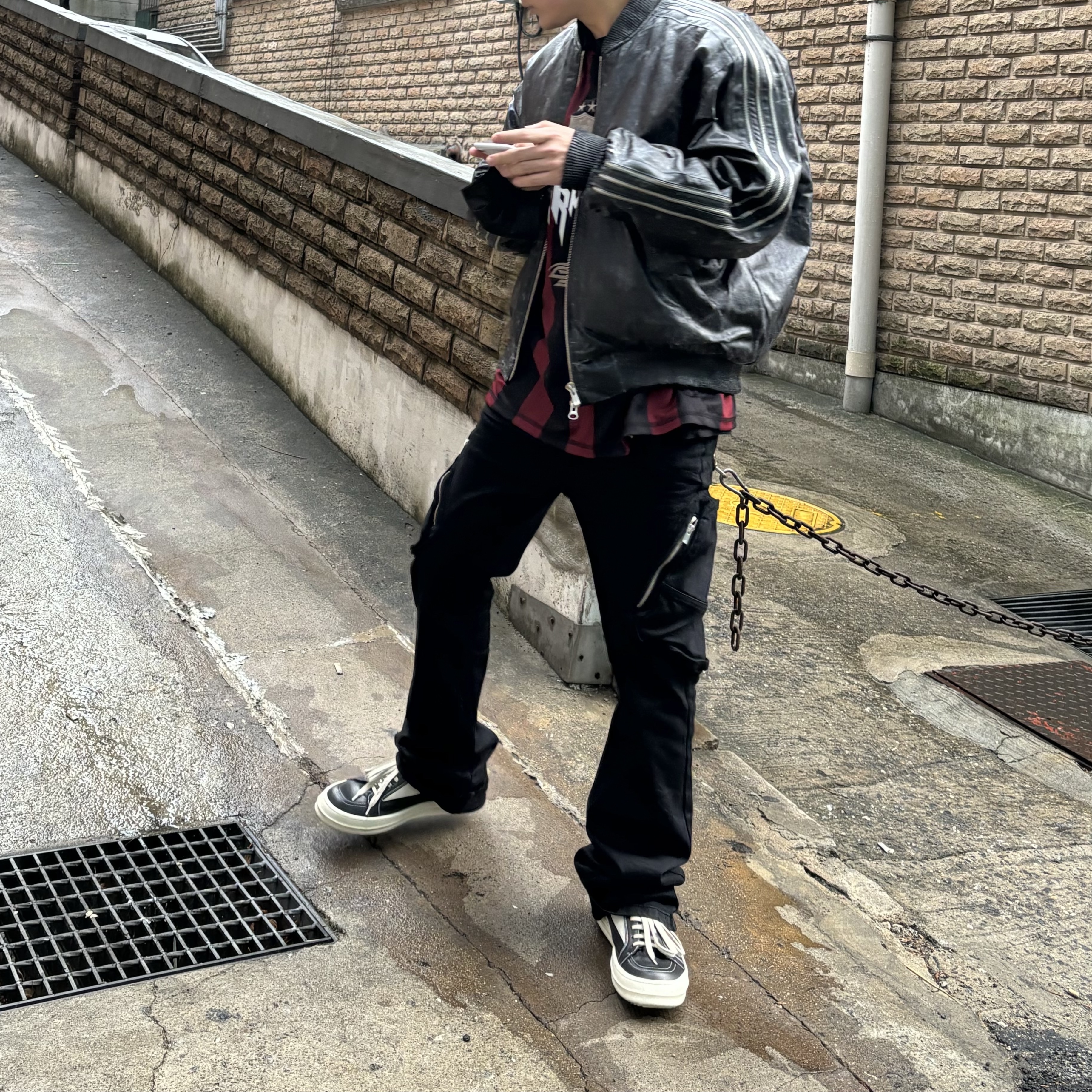 Undermycar Zerob Embossed Tactic Flared Jeans Sharkskin - 23FW, Undermycar Giros Teeth Line Hard Coated Bomber Excalibur - 23FW 착용 스타일