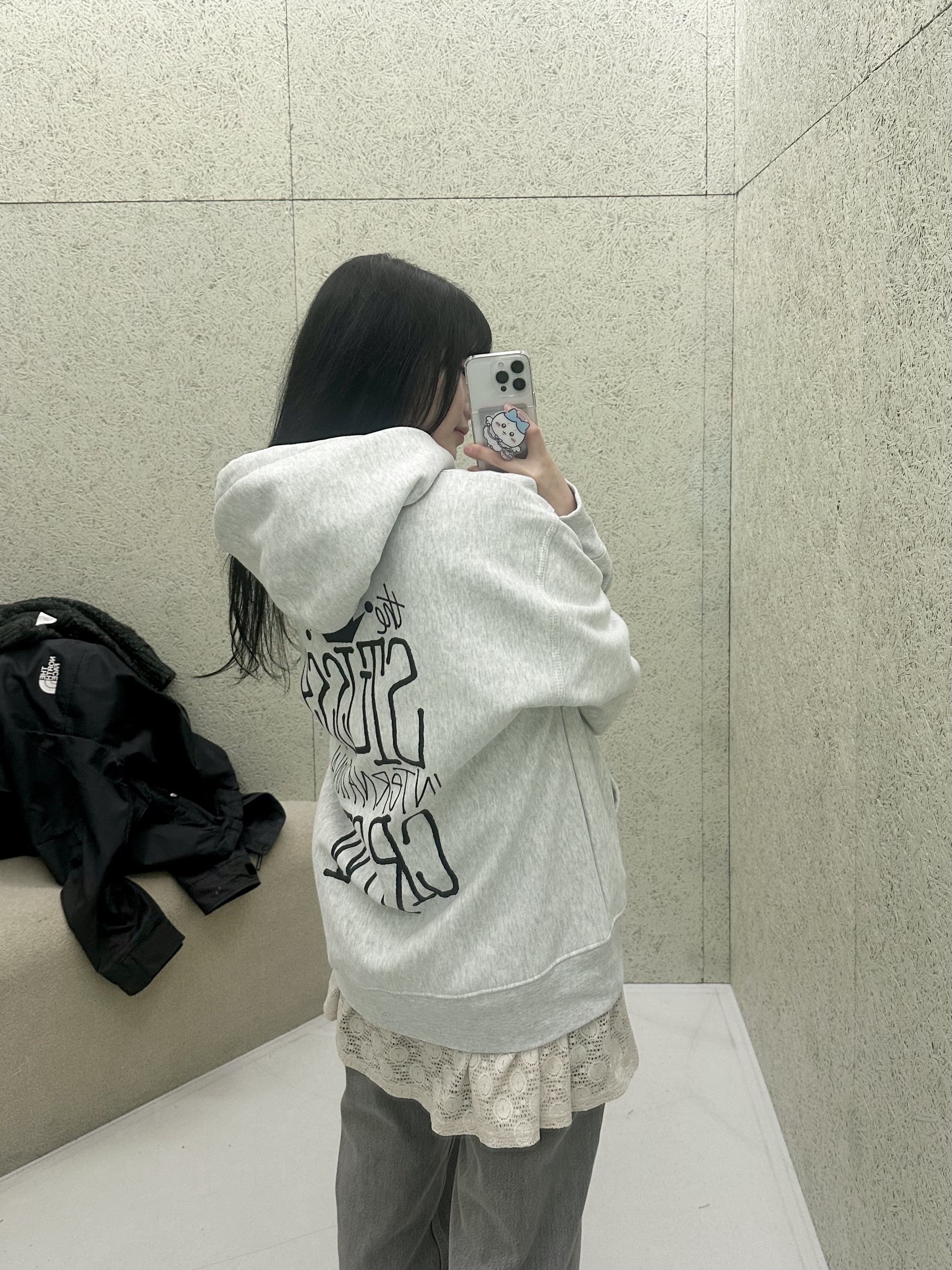 Stussy Crown International Hoodie Ash Heather 착용 스타일