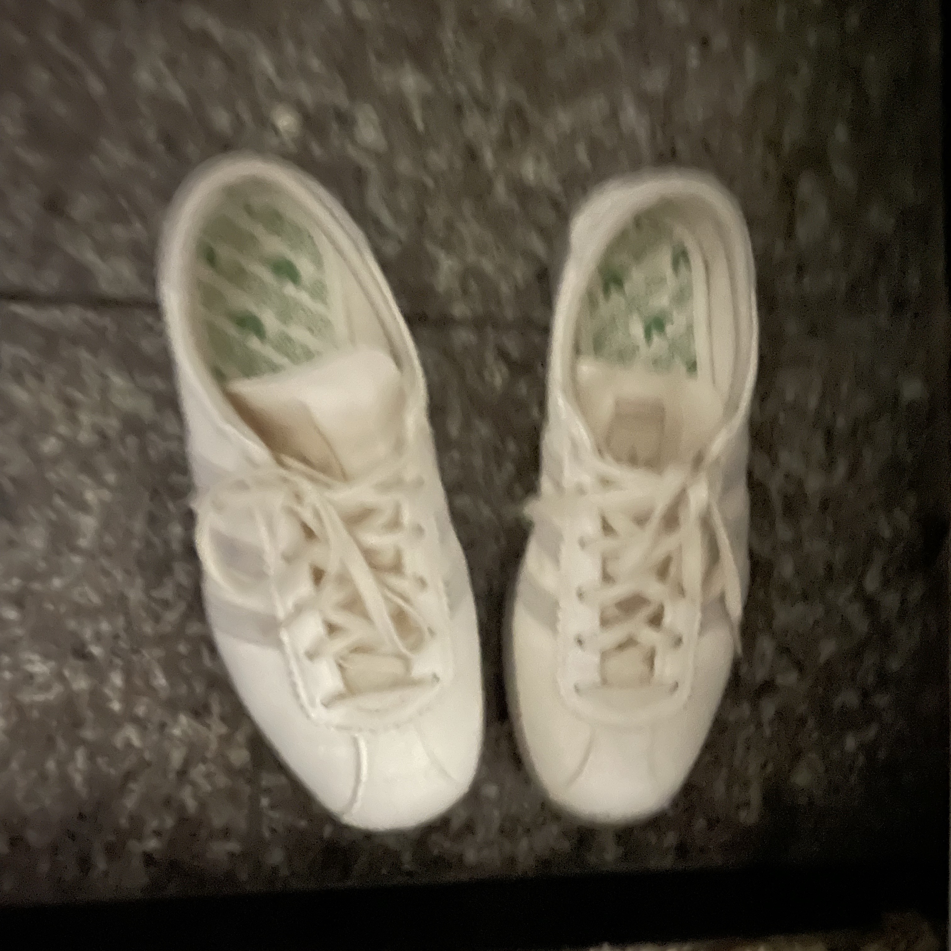 Adidas Tobacco Gruen Cream White Bliss 착용 스타일