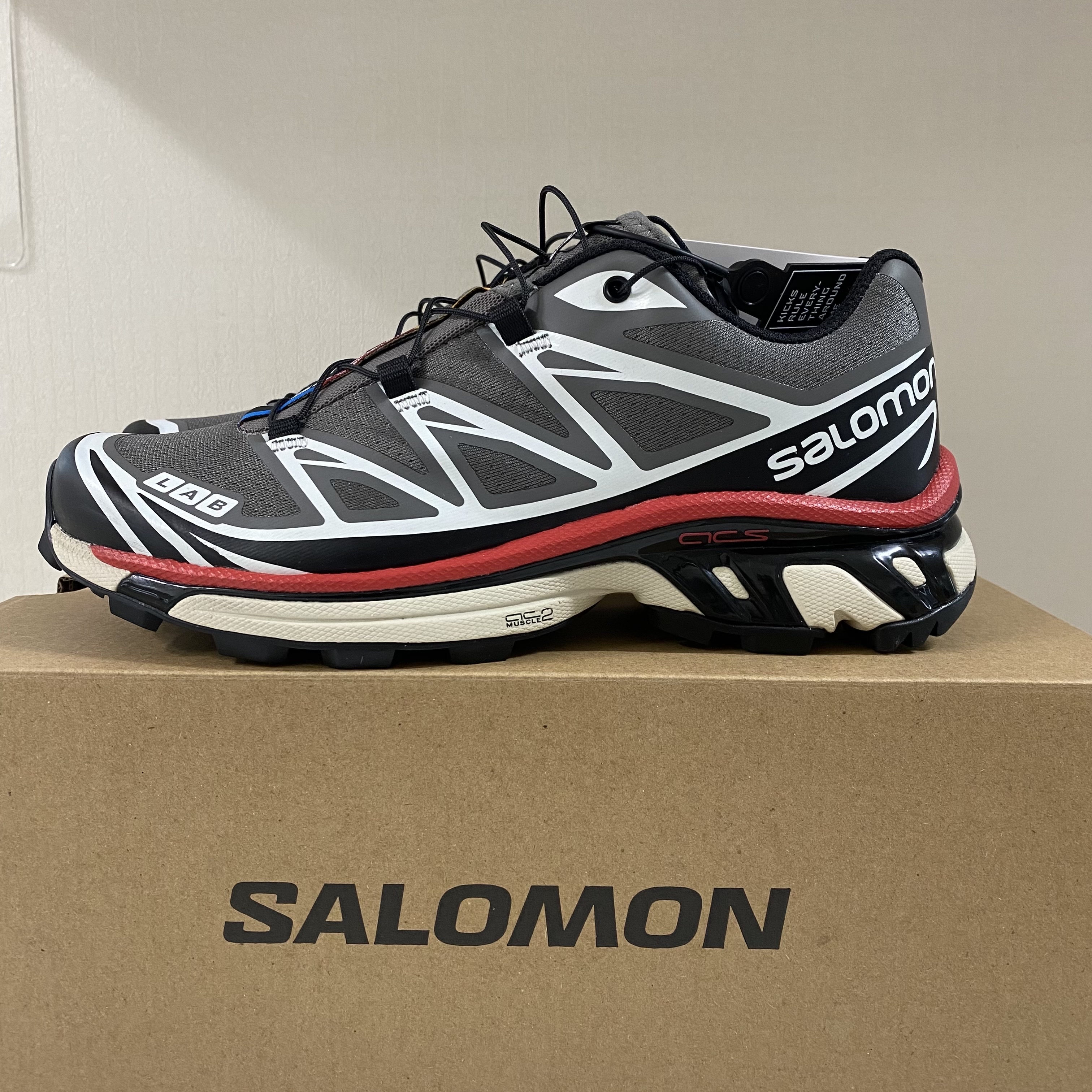 Salomon XT-6 Pewter Aurora Red 착용 스타일 - 2