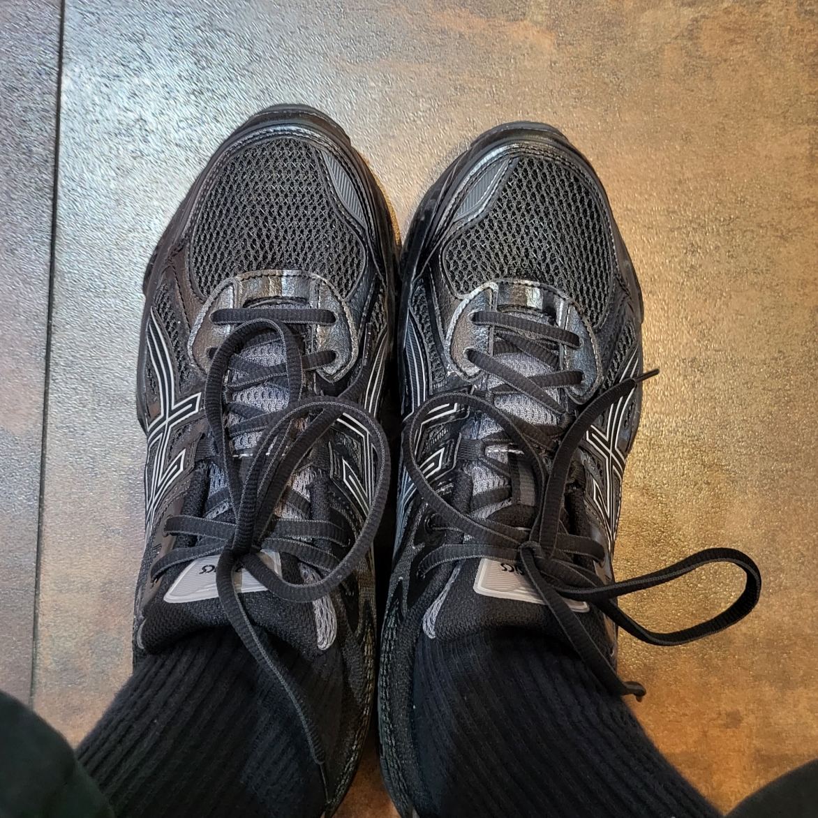 Asics Gel-Quantum Kinetic Graphite Grey Black 착용 스타일 - 2