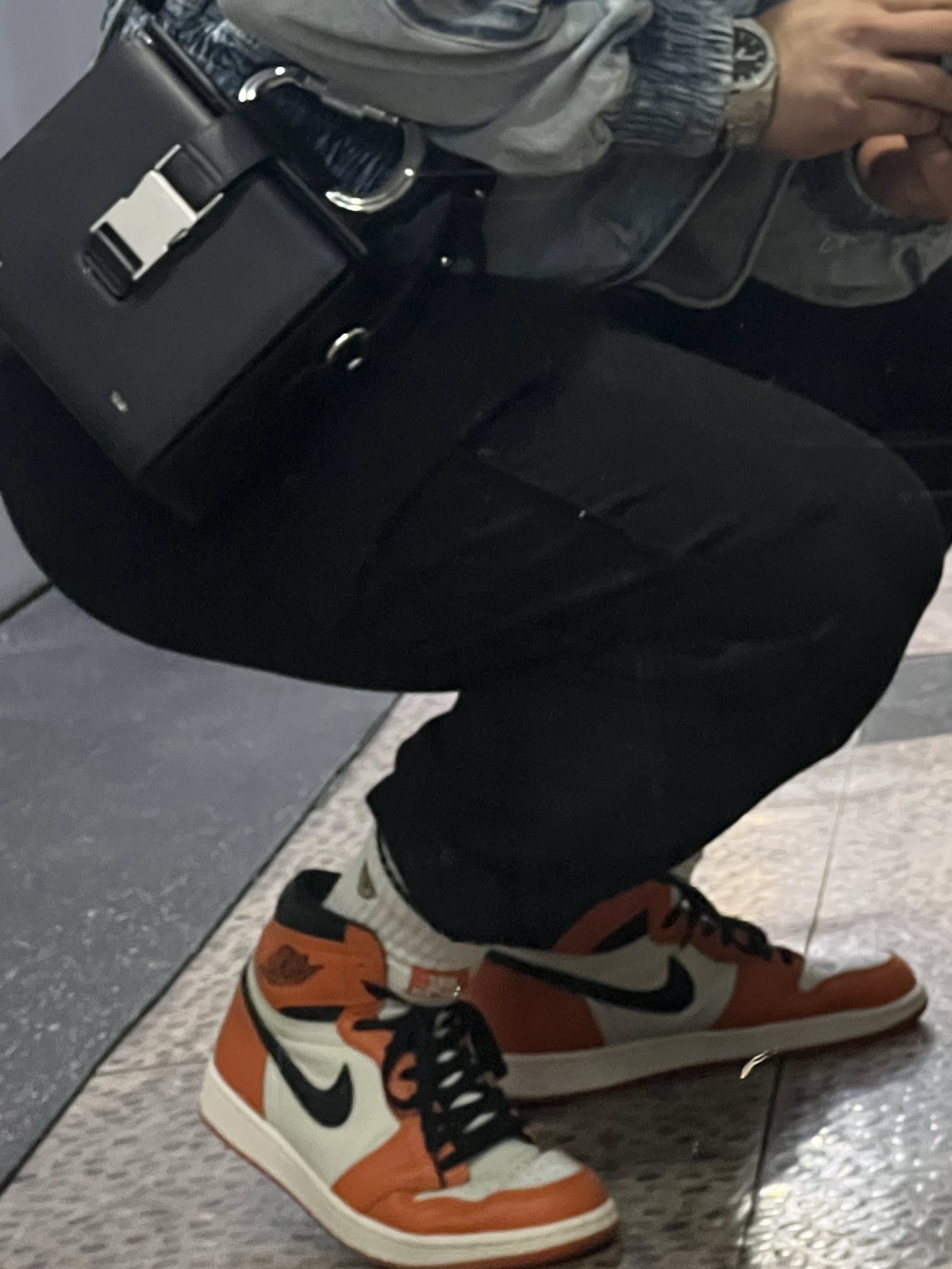 Jordan 1 Retro High OG Reverse Shattered Backboard 착용 스타일 - 3