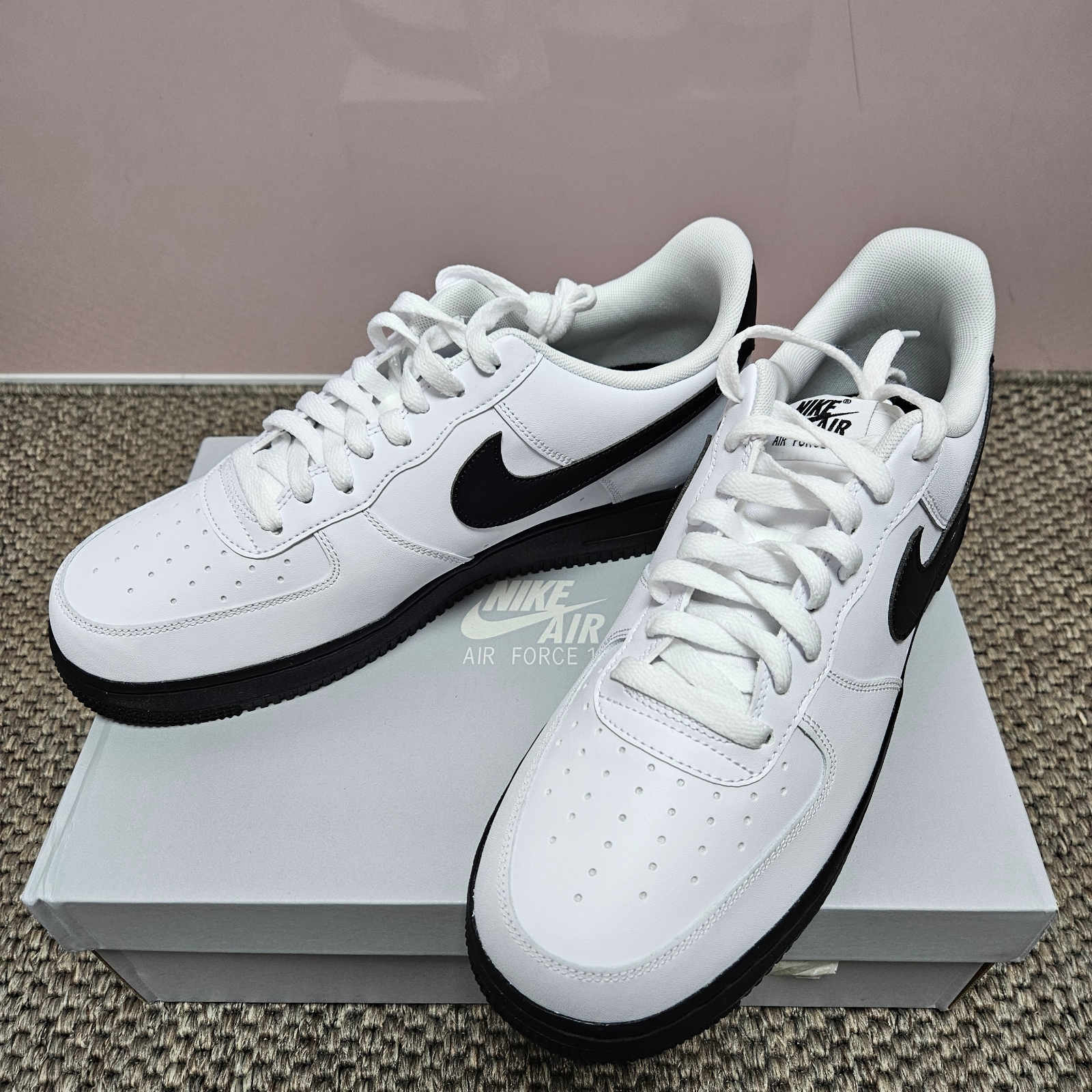 Nike Air Force 1 Low White Black Midsole 착용 스타일 - 2