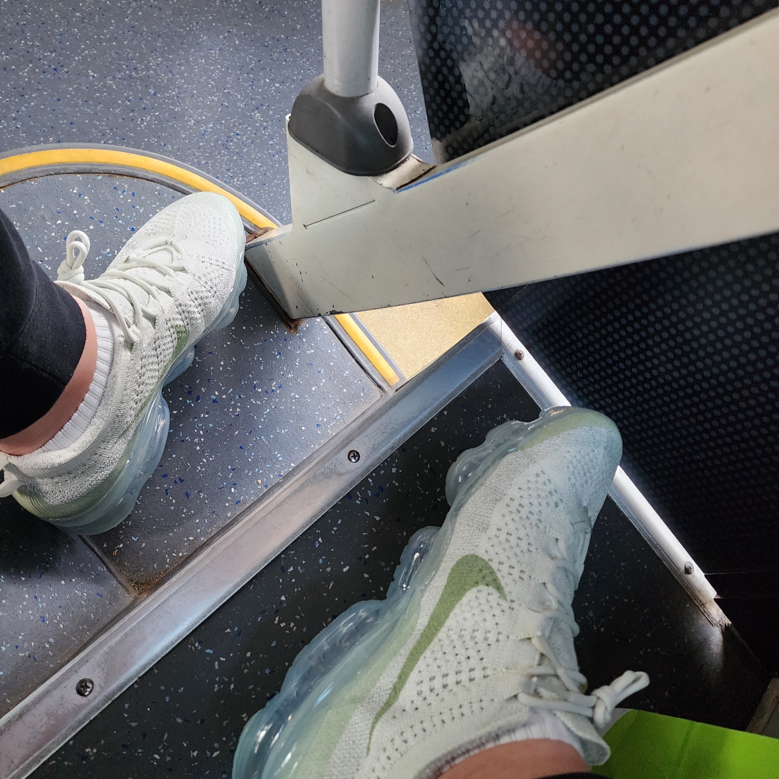 Nike Air Vapormax 2023 Flyknit Honeydew Sea Glass 착용 스타일