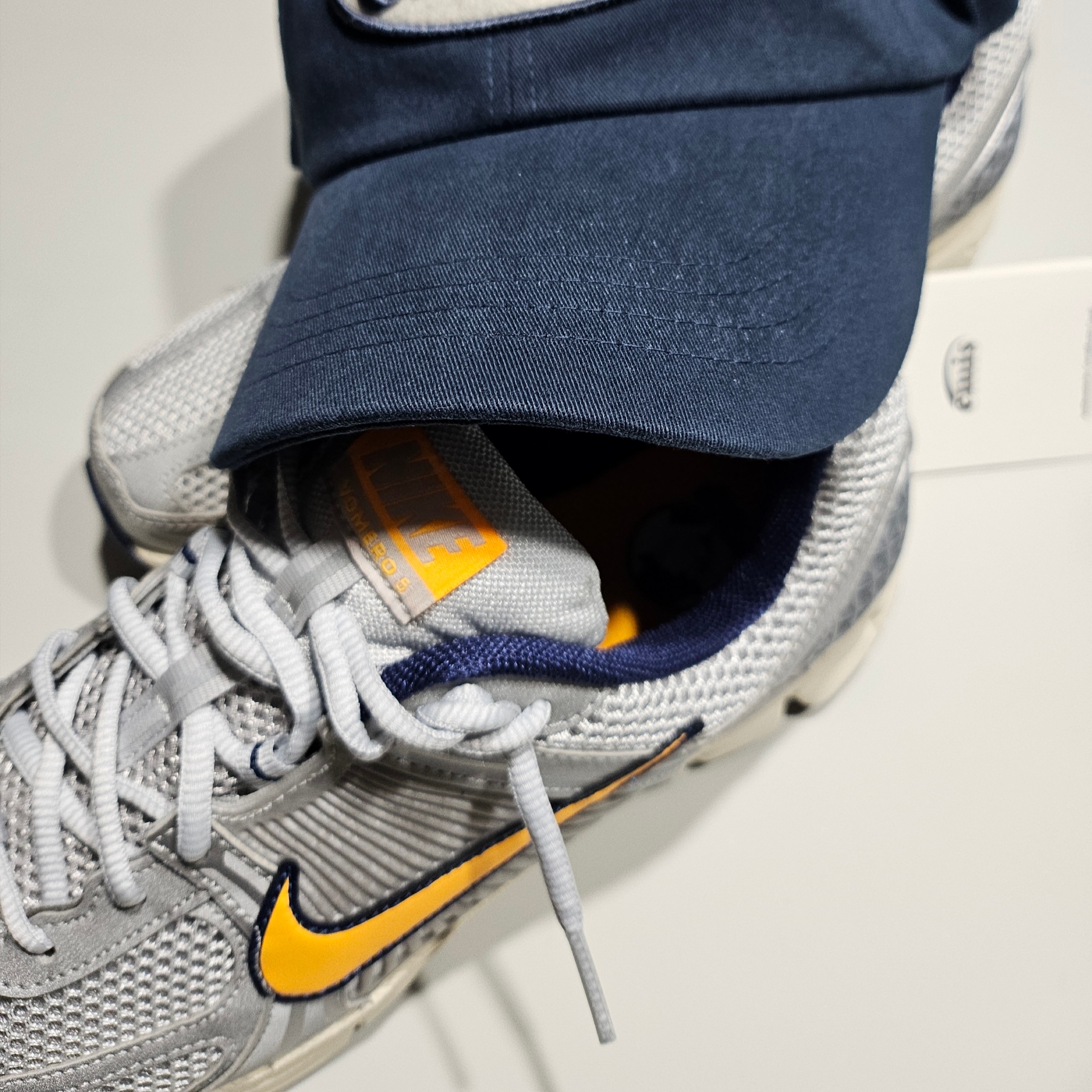 Nike Zoom Vomero 5 Pure Platinum and Laser Orange 착용 스타일