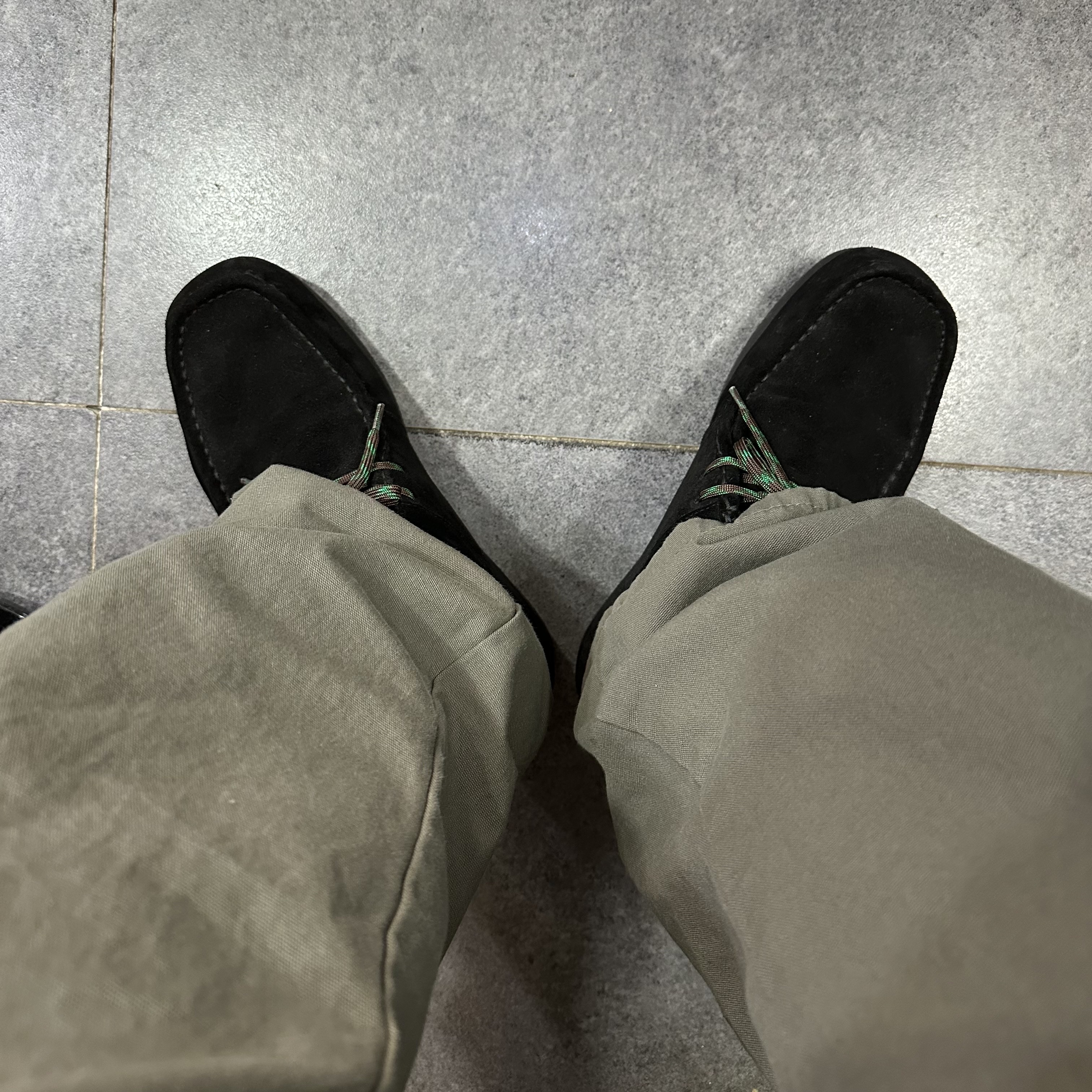 GU Real Leather Moccasin Shoes Black 착용 스타일