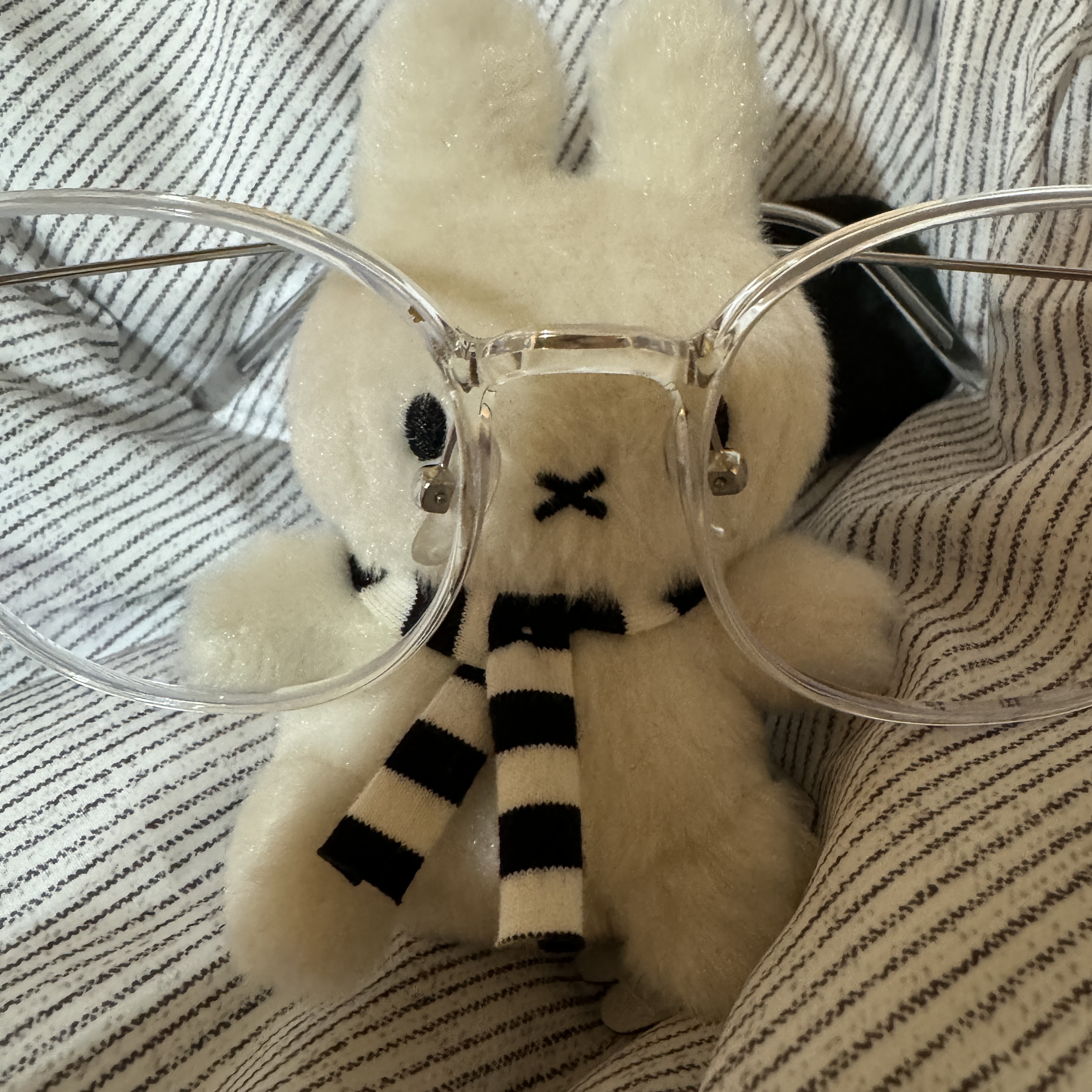 Miffy x Bon Ton Toys Sitting Keychain with Scarf White 착용 스타일 - 1