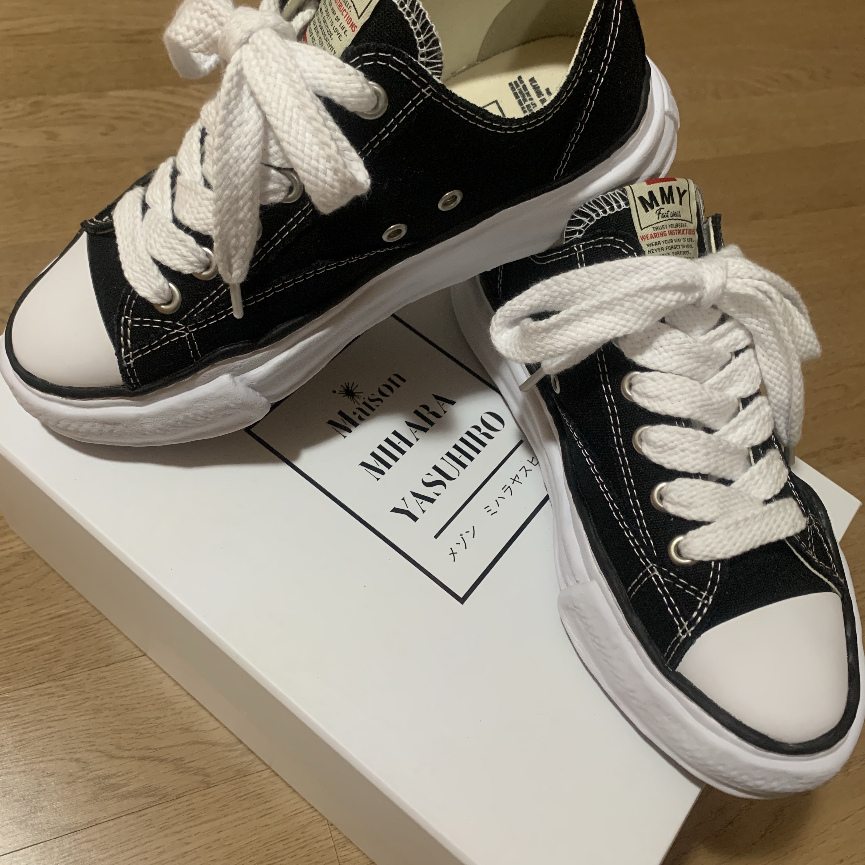 Maison Mihara Yasuhiro Peterson OG Sole Canvas Low Sneakers Black 착용 스타일 - 1