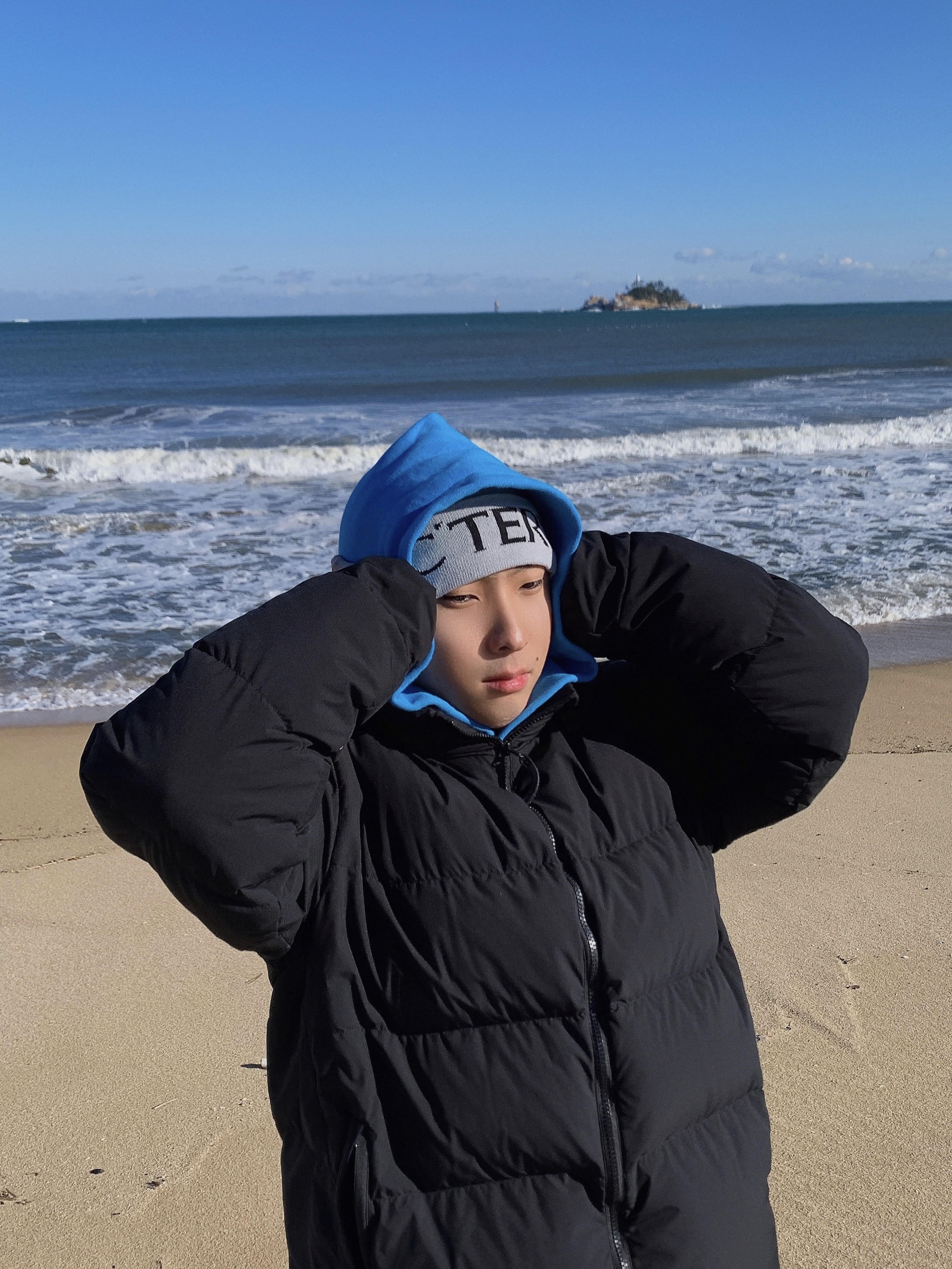 Arc'teryx Bird Word Toque Orca, Asics Gel-Venture 6 Feather Grey Black 착용 스타일 - 1