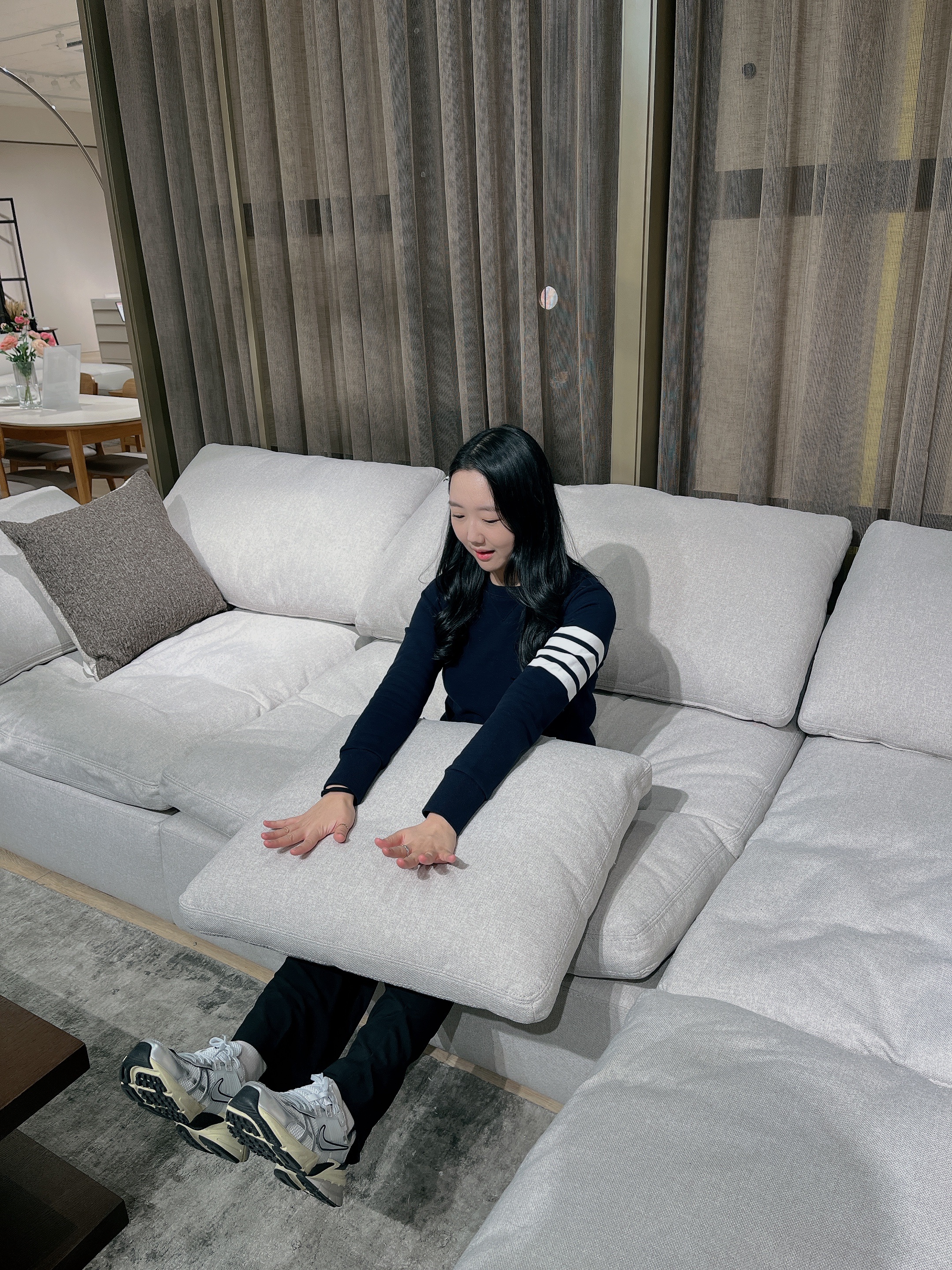 (W) Thom Browne Loopback Jersey Knit Engineered 4-Bar Stripe Crewneck Pullover Navy 착용 스타일