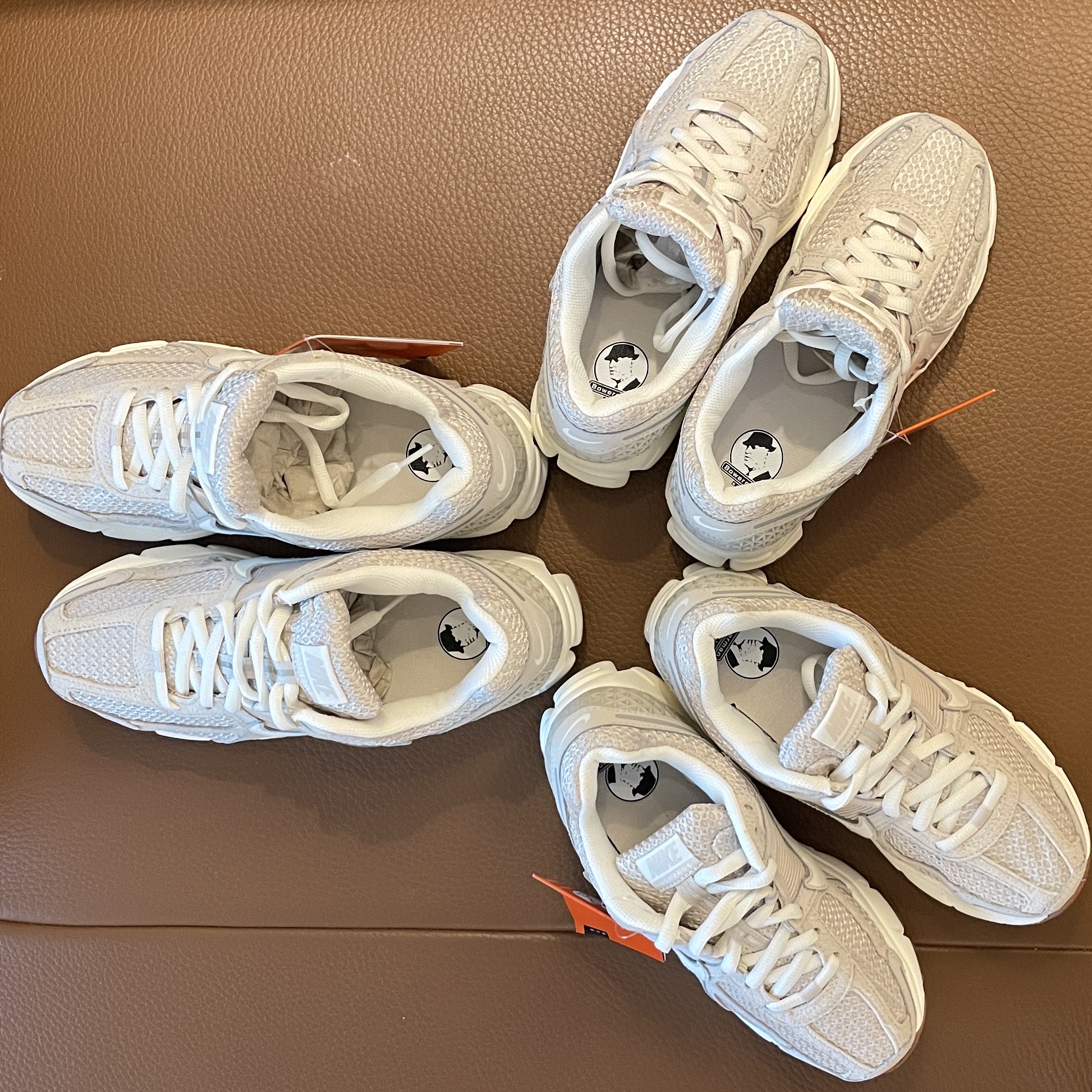 (W) Nike Zoom Vomero 5 Light Orewood Brown 착용 스타일 - 3