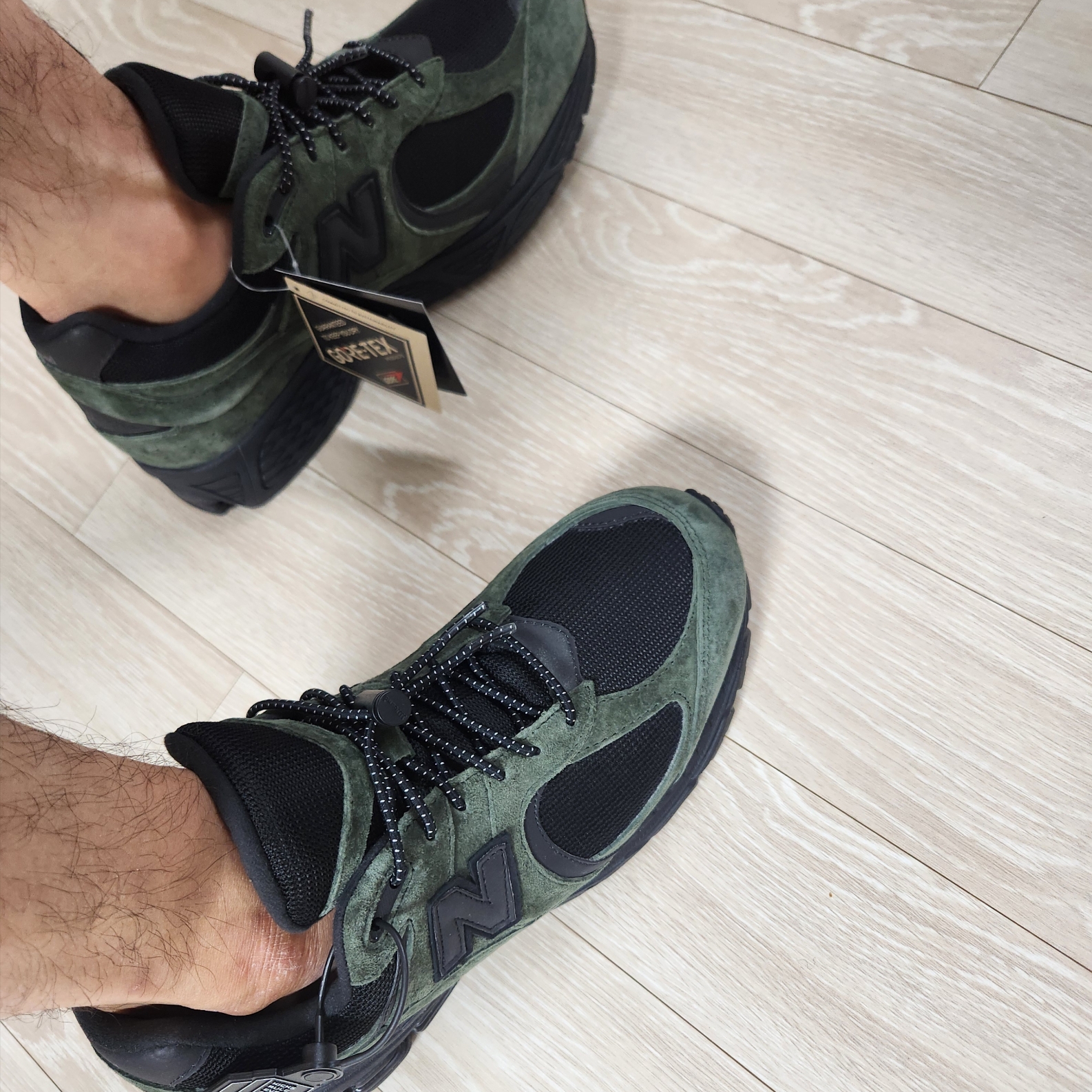 New Balance x JJJJound 2002R Gore-Tex Pine 착용 스타일 - 1