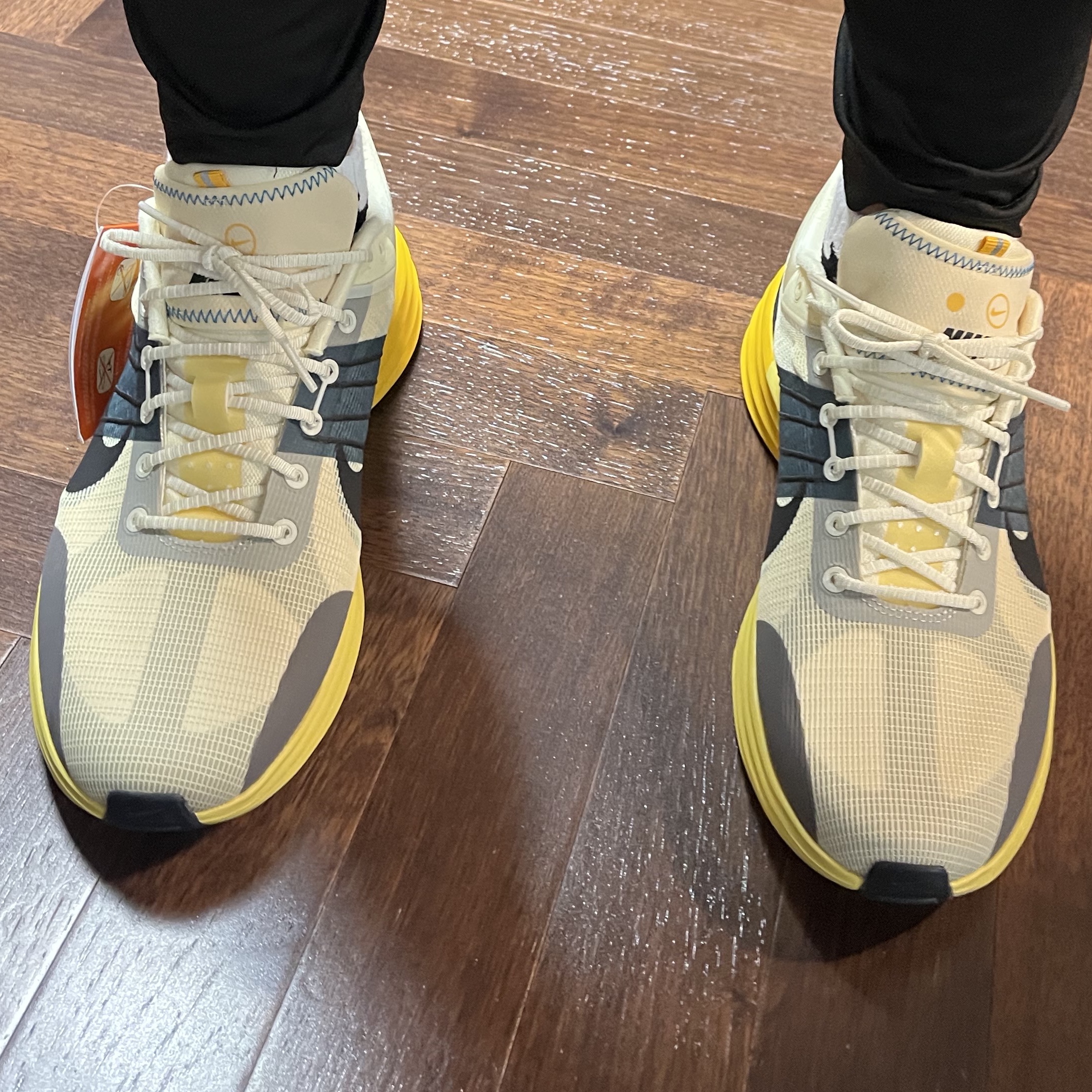 Nike Lunar Roam Alabaster and Green Abyss 착용 스타일