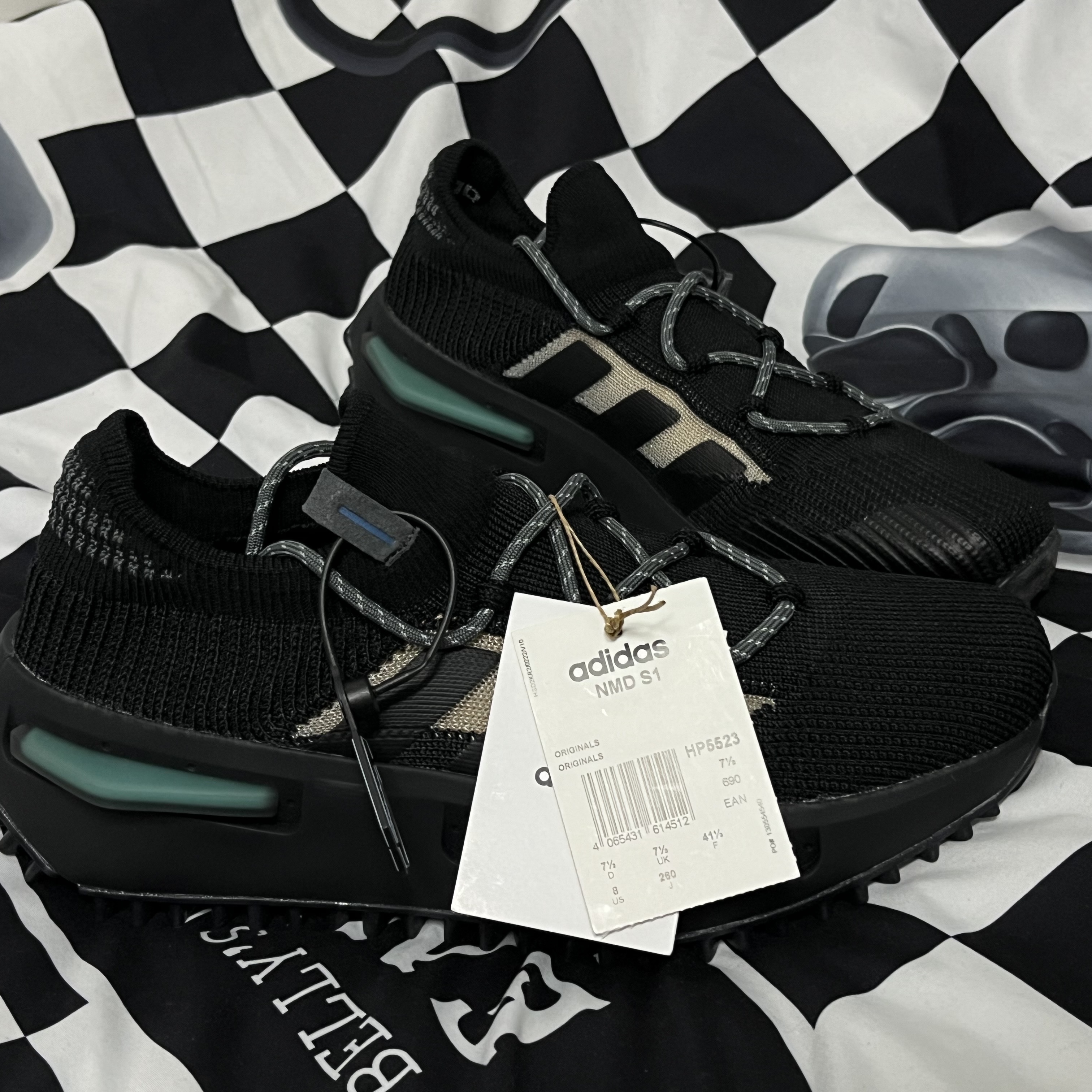 Adidas NMD S1 Core Black Altered Blue 착용 스타일