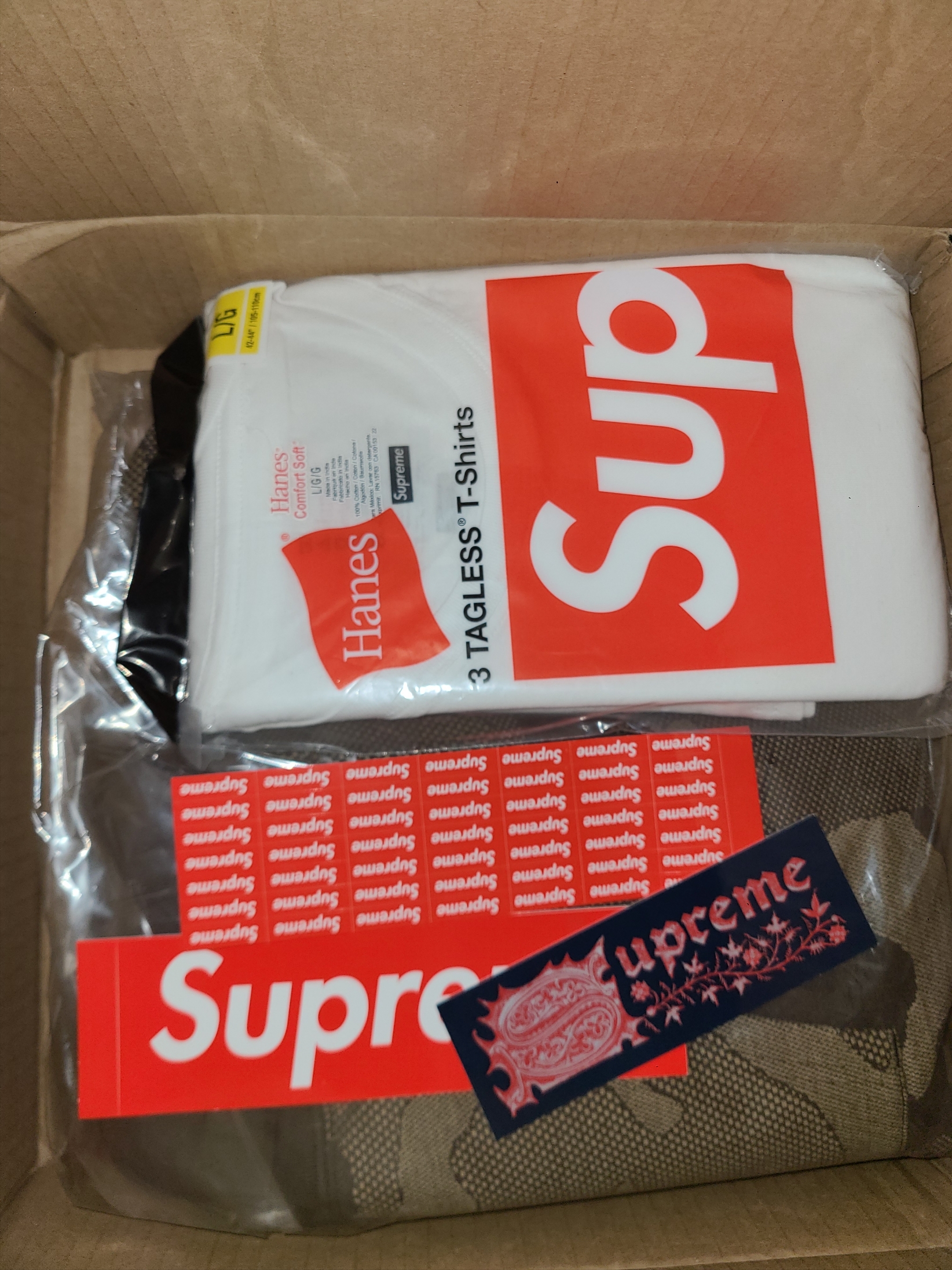 Supreme Jacquard Stripe Hooded Sweatshirt Brown Camo - 24SS, Supreme Hanes Tagless T-Shirt White (3 Pack) 착용 스타일