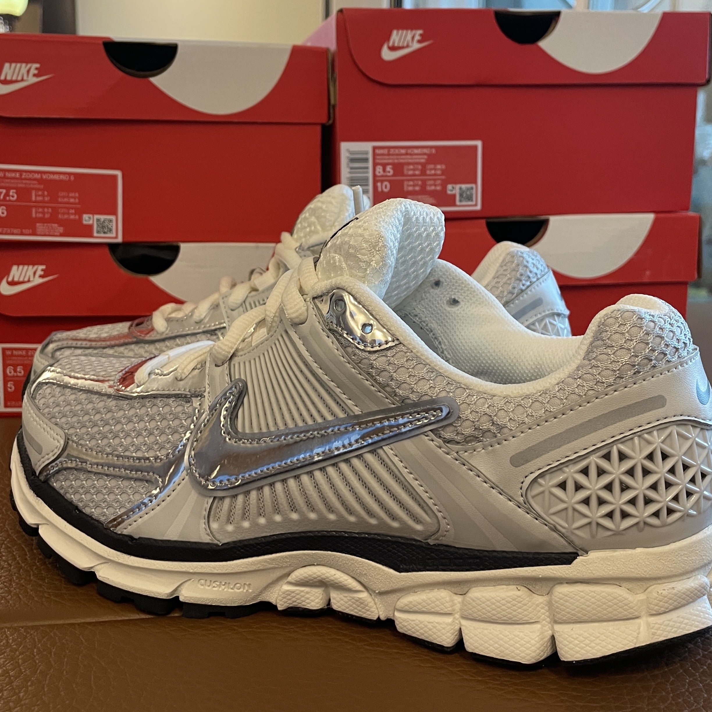 Nike Zoom Vomero 5 Photon Dust Gridiron 착용 스타일 - 2