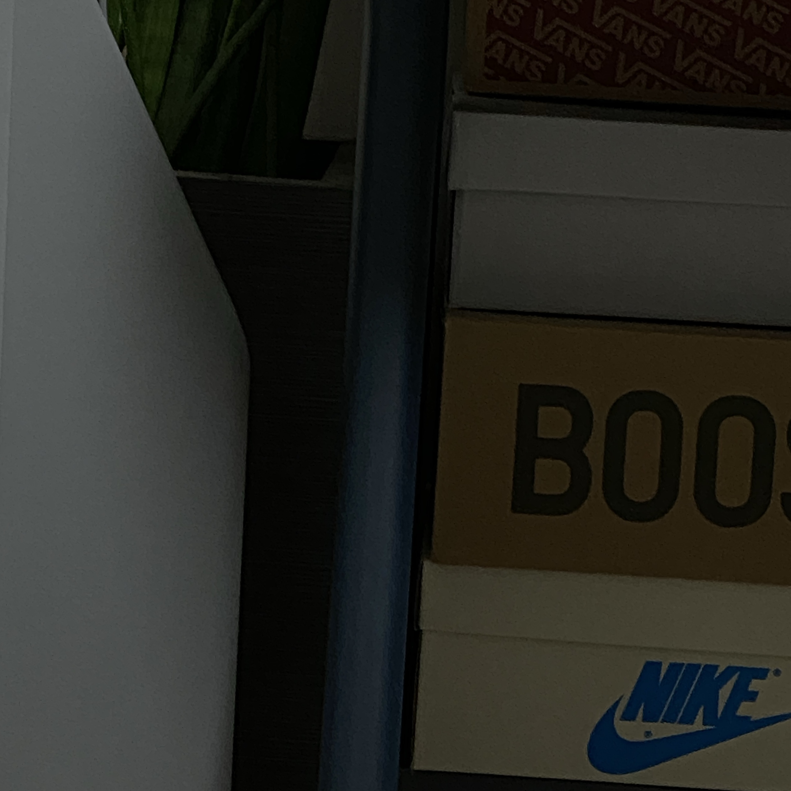 Jordan 1 x Travis Scott x Fragment Retro Low OG SP Military Blue, Adidas Yeezy Boost 350 V2 Core Black White 2022 착용 스타일