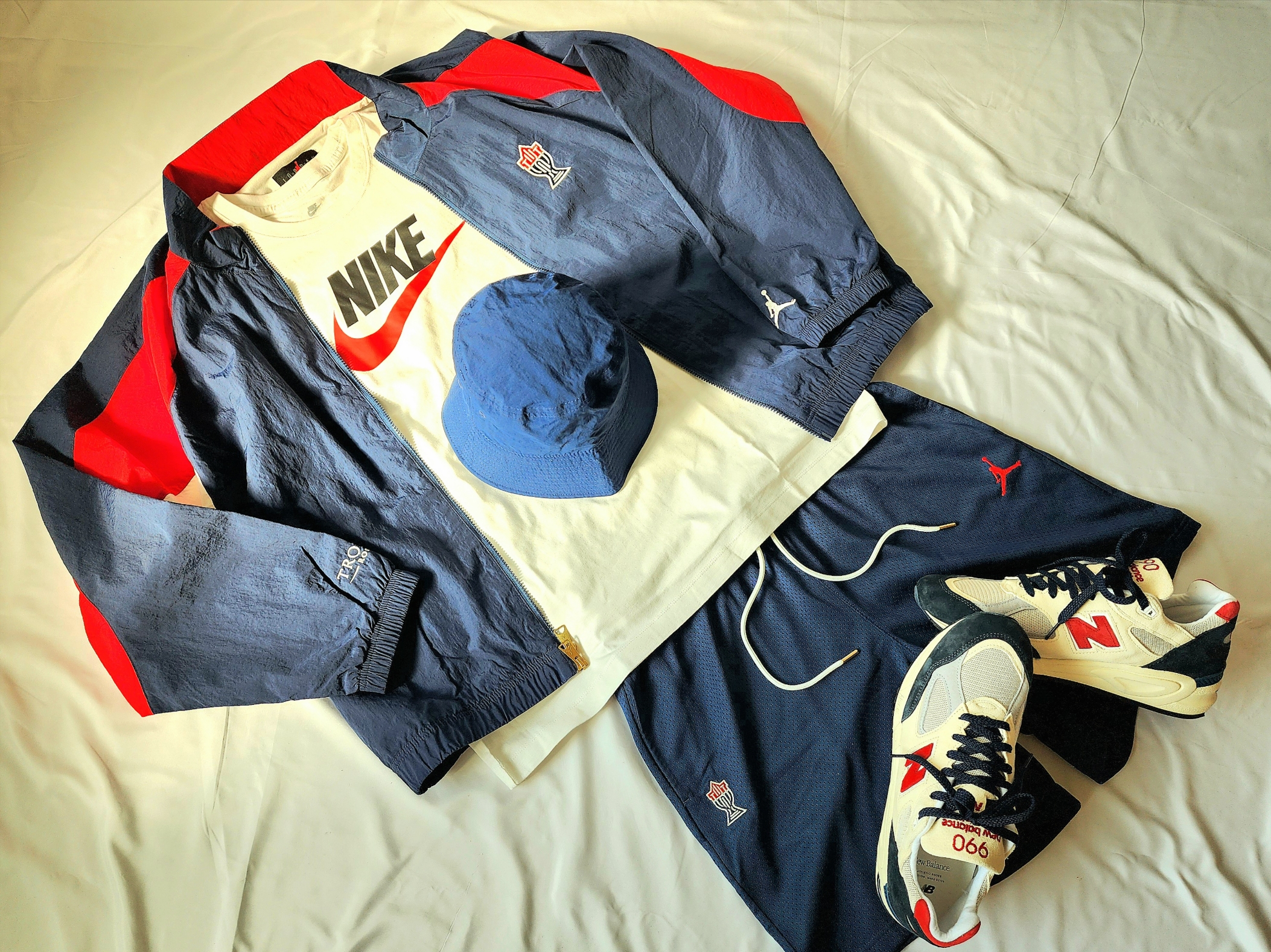 Nike NSW Icon Futura T-Shirt White - US/EU, Nike NRG AW84 USA Camp Cap 착용 스타일 - 3