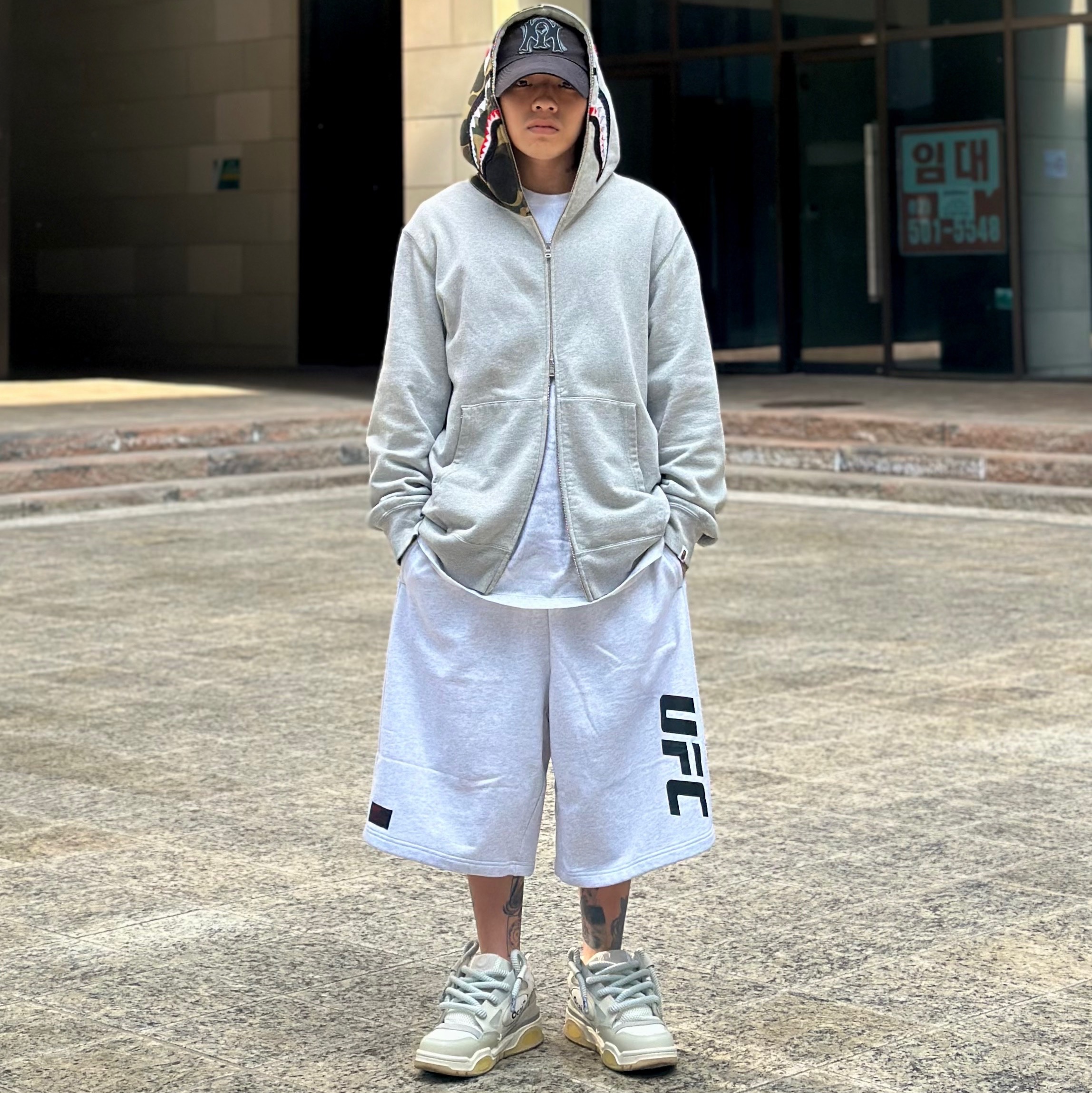 BAPE x Alpha Industries Shark Full Zip Hoodie Olive Drab 착용 스타일 - 2