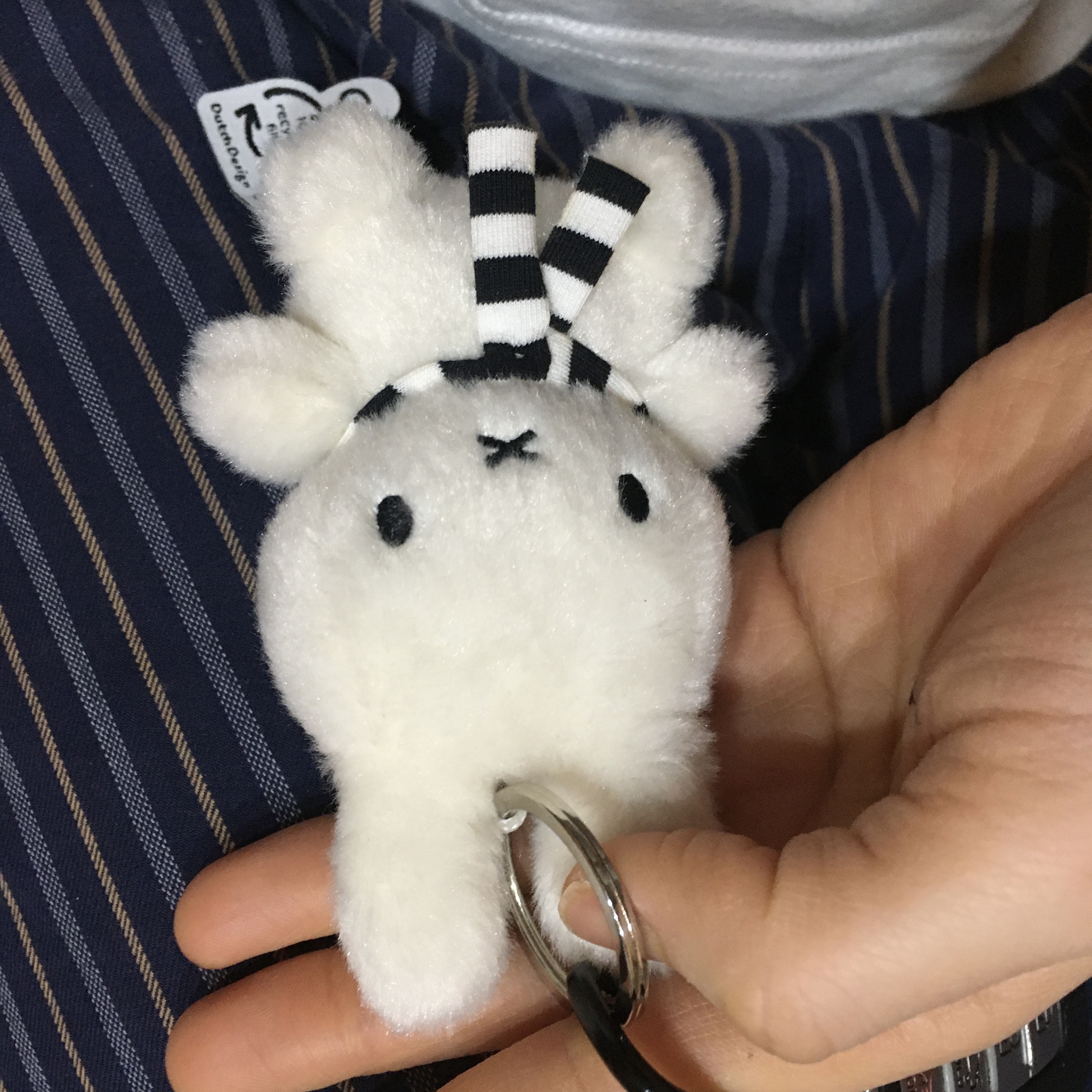 Miffy x Bon Ton Toys Sitting Keychain with Scarf White 착용 스타일 - 3
