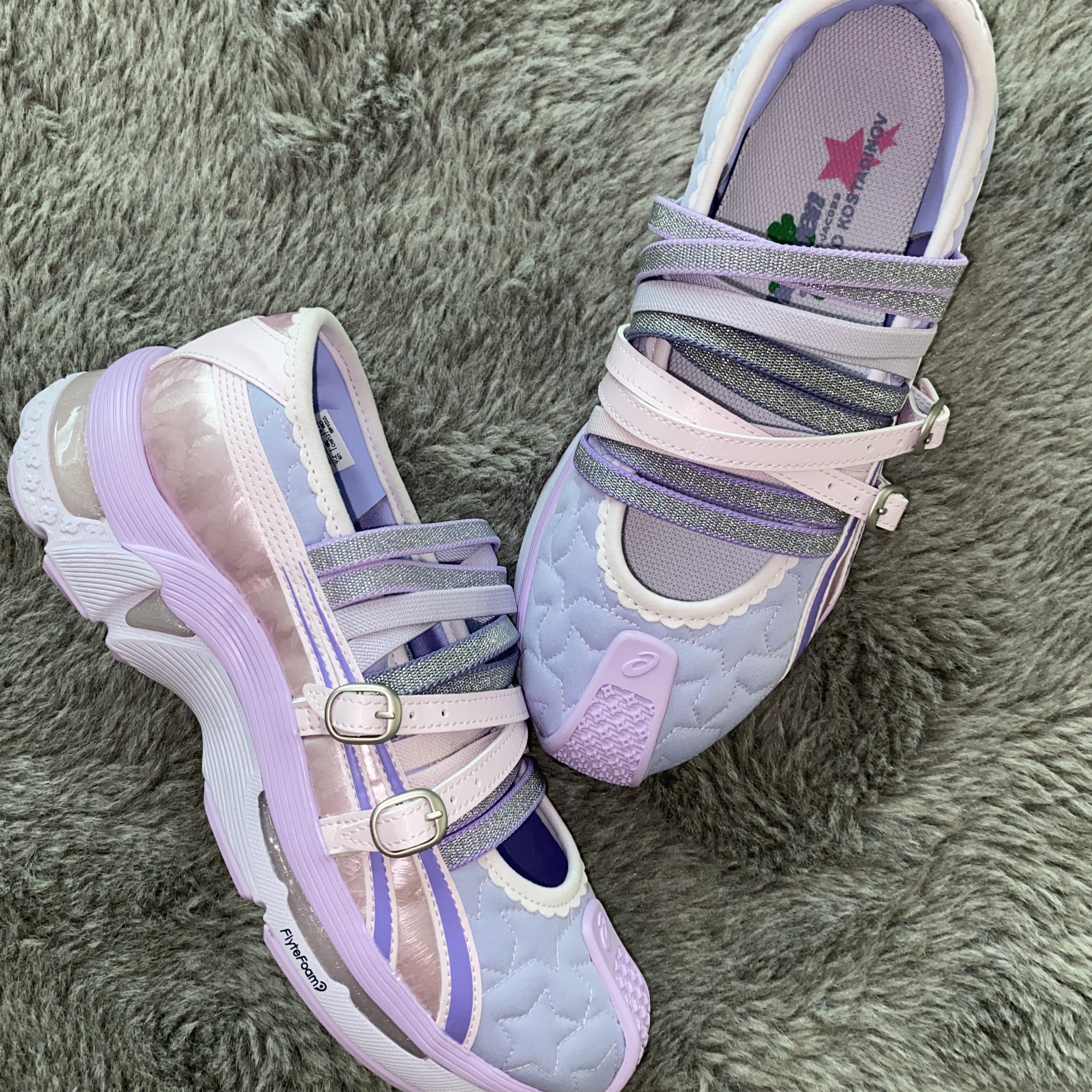 (W) Asics x Kiko Kostadinov x Heaven by Marc Jacobs Gel-Lokros Vapor Cosmos 착용 스타일 - 1
