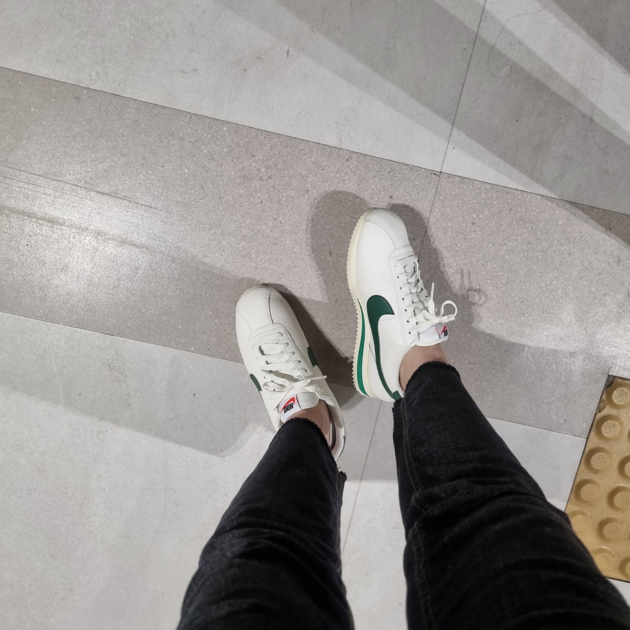 (W) Nike Cortez Gorge Green and Malachite 착용 스타일