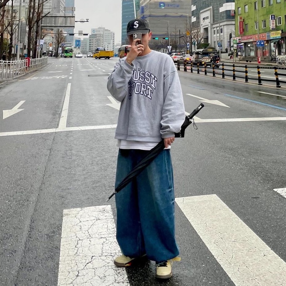 Stussy Relaxed Oversized Crew Grey Heather, Jordan 5 x Off-White Retro SP Sail Fire Red 착용 스타일 - 1
