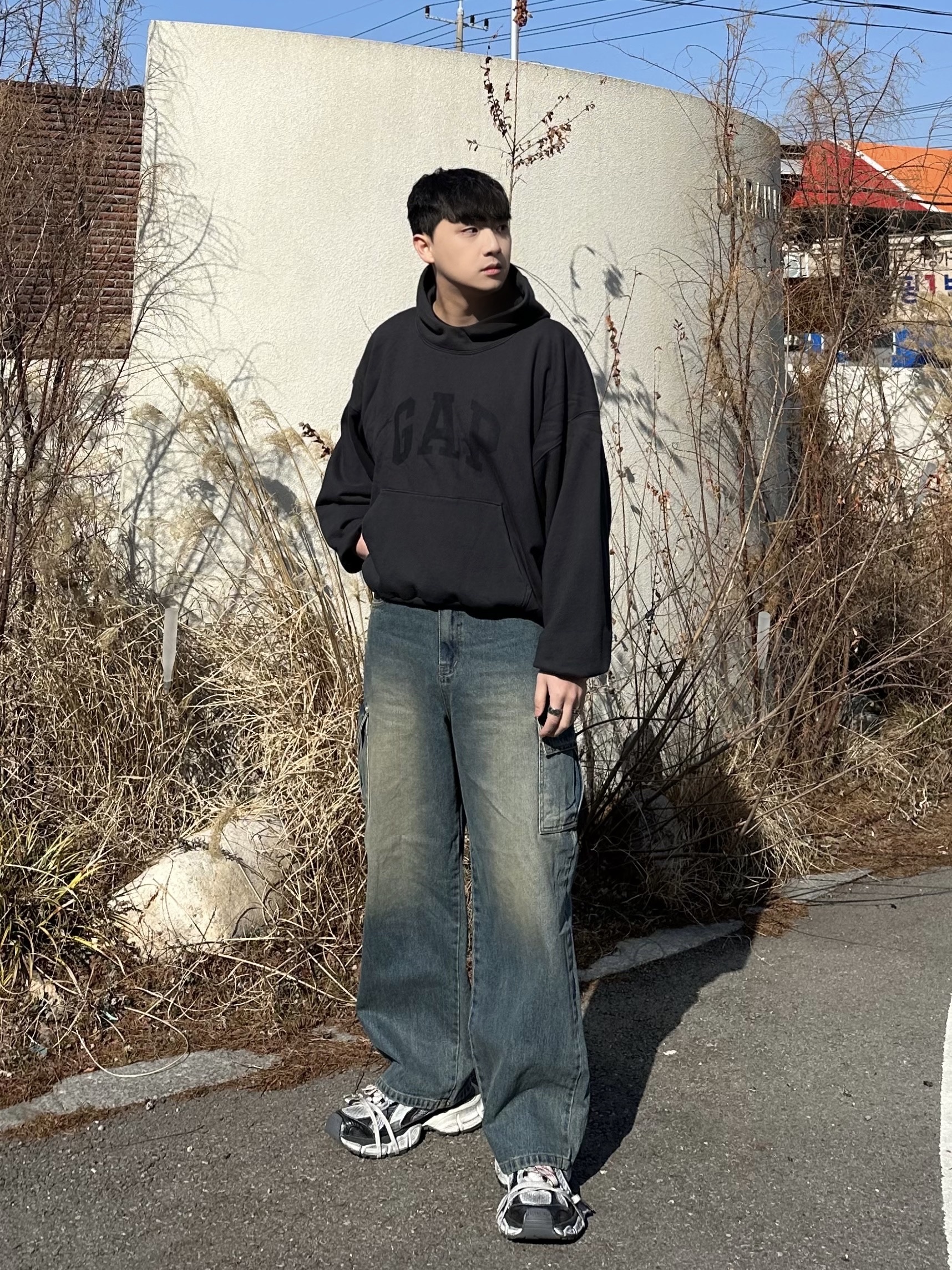 Balenciaga 3XL Sneakers Grey White Red, Yeezy Gap Engineered By Balenciaga Dove Hoodie Black 착용 스타일 - 1