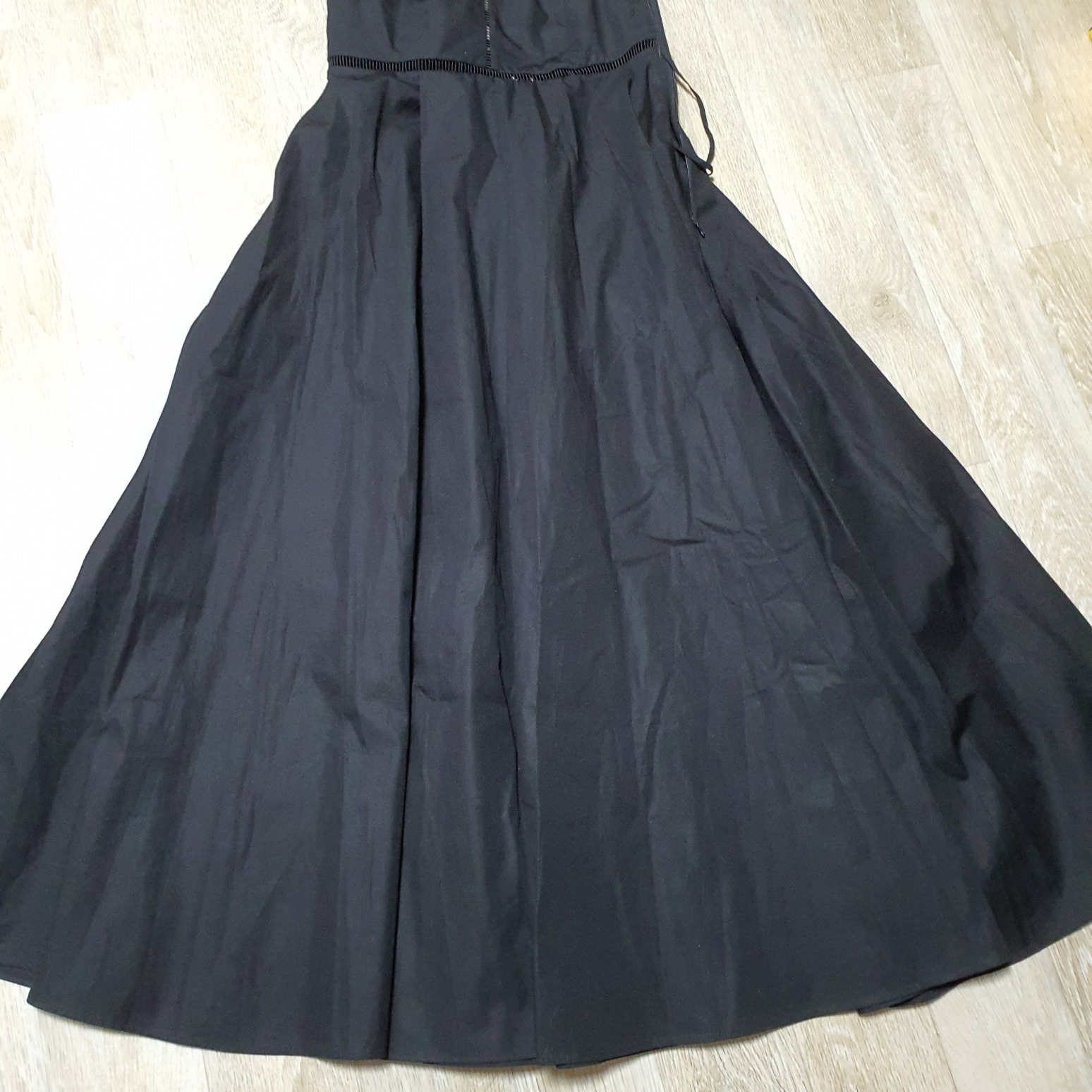 (W) COS V-Neck Midi Slip Dress Black 착용 스타일