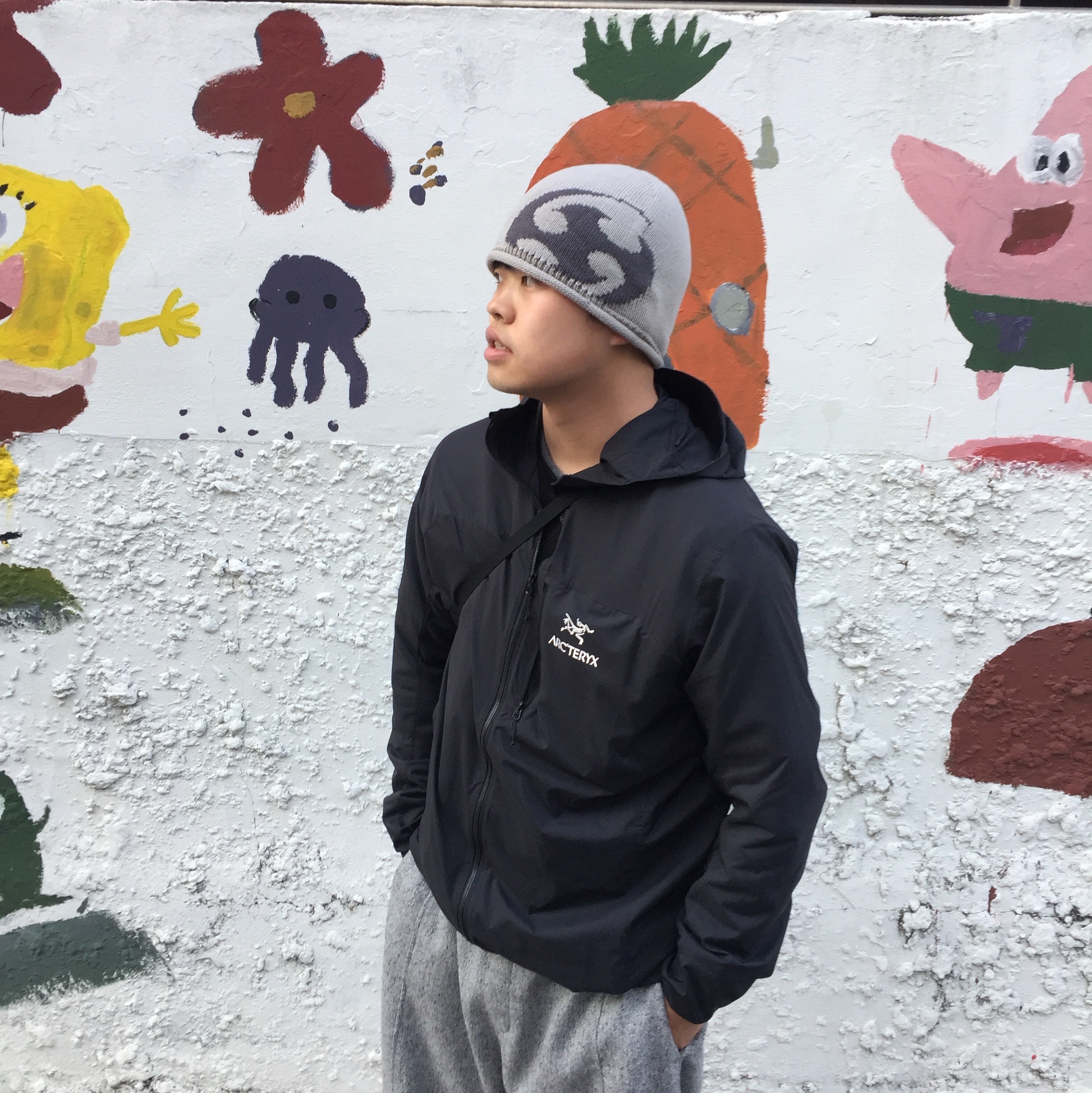 Sansan Gear Logo Beanie Warm Grey - 24SS, Arc'teryx Squamish Hoody Black 착용 스타일